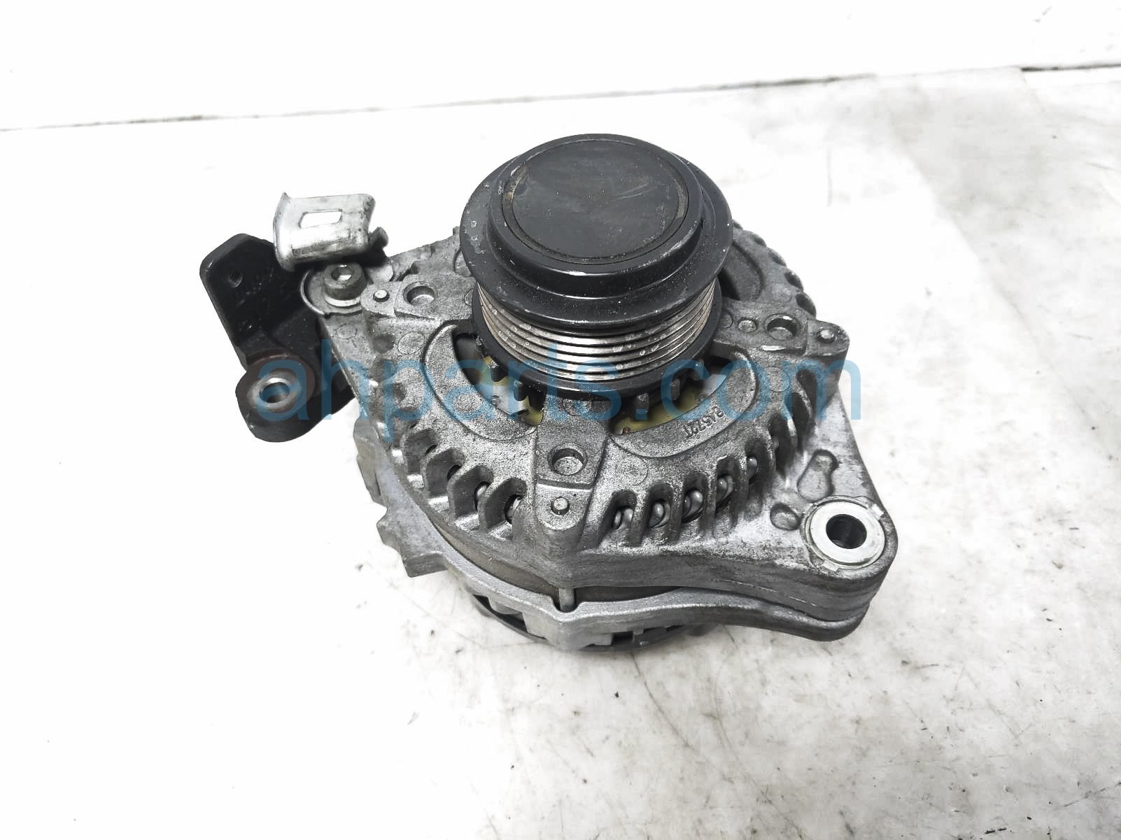 $125 Honda ALTERNATOR / GENERATOR - 38K