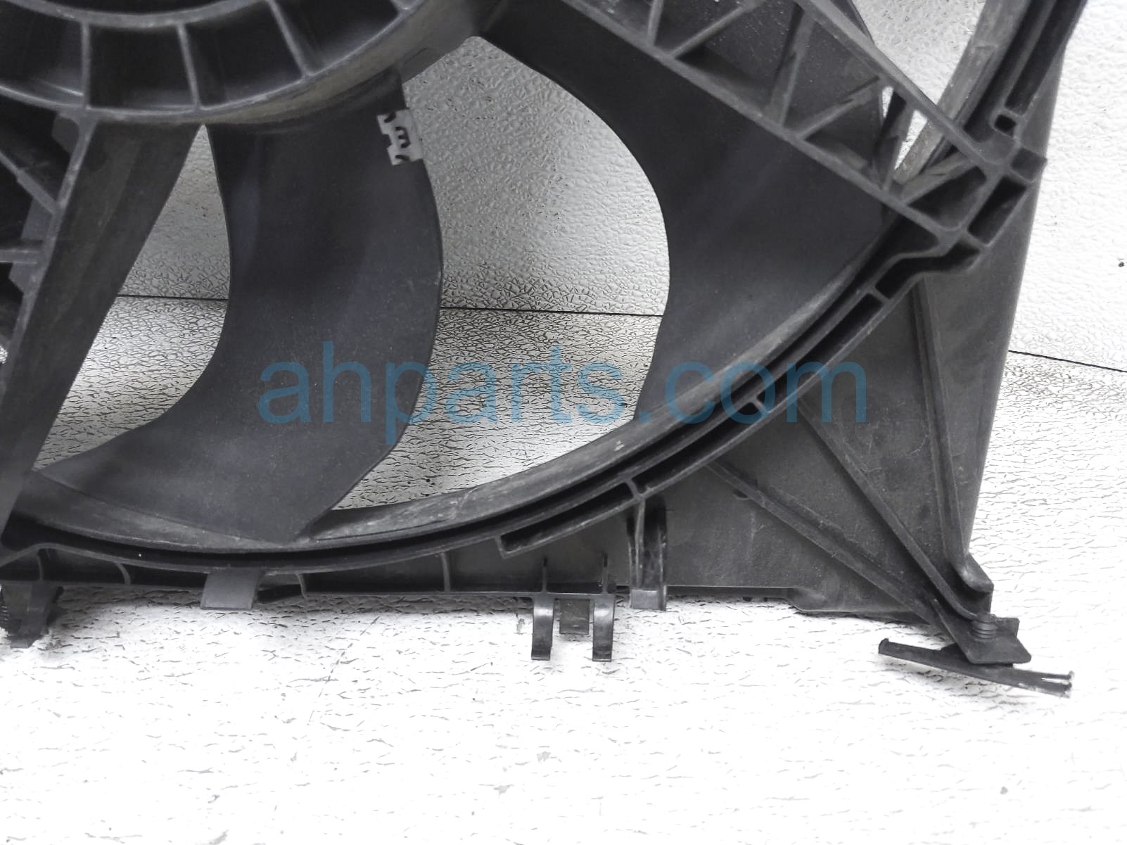 $215 BMW RADIATOR COOLING FAN ASSY - 2.0L M.T $215 BMW RADIATOR COOLING FAN ASSY - 2.0L M.T