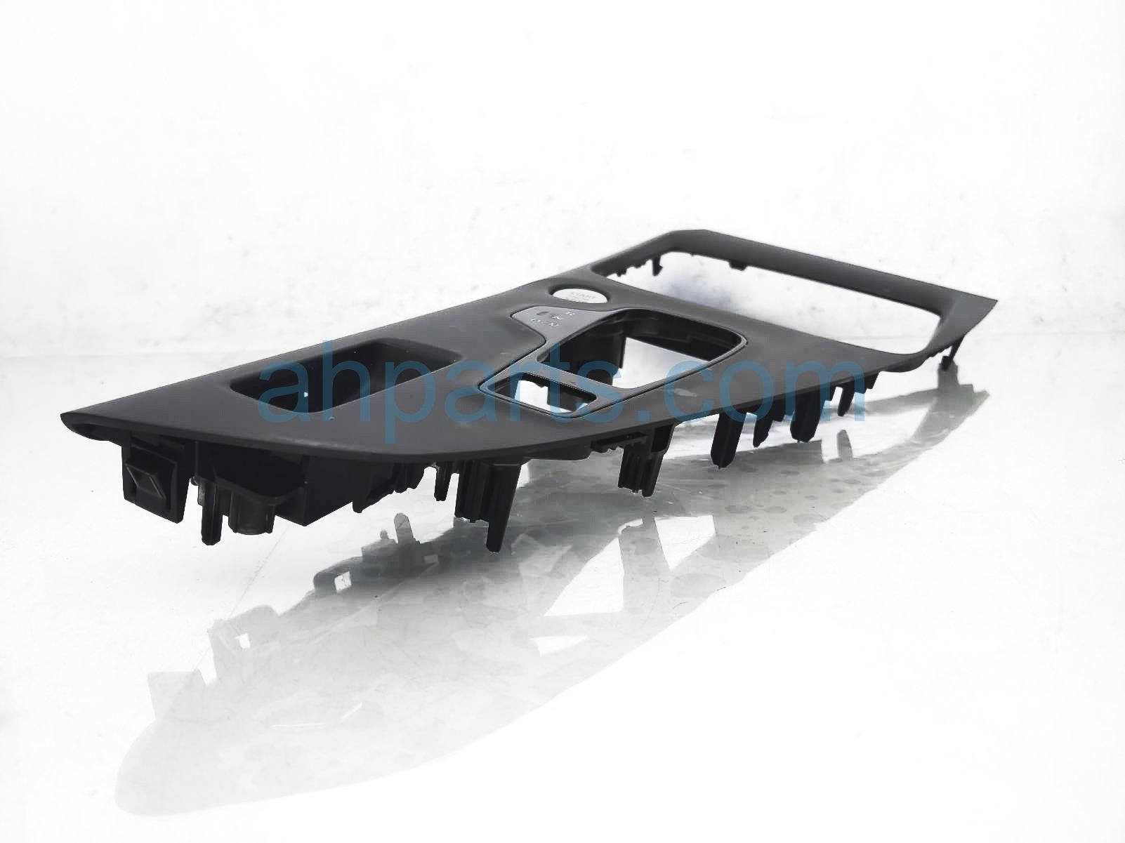 $100 Infiniti CENTER CONSOLE UPPER TRIM BEZEL-LUXE $100 Infiniti CENTER CONSOLE UPPER TRIM BEZEL-LUXE