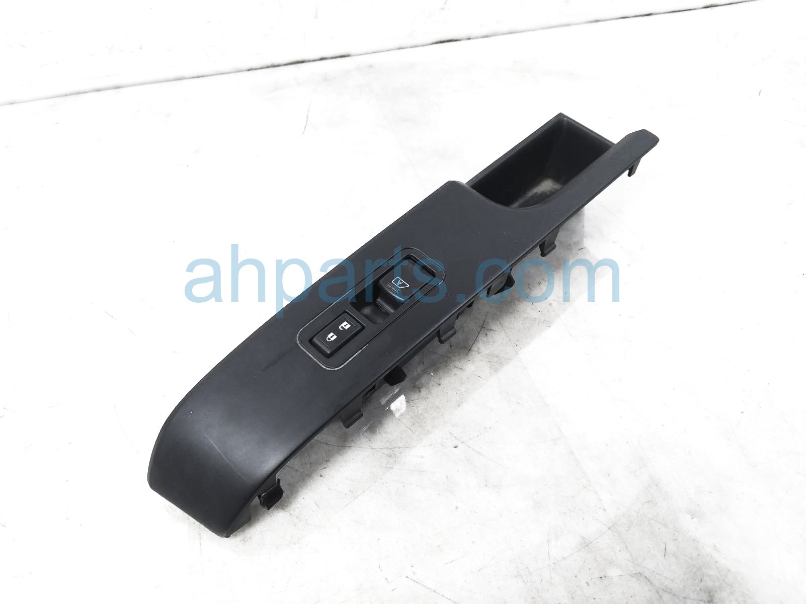 $45 Nissan FR/RH DOOR WINDOW SWITCH W/TRIM $45 Nissan FR/RH DOOR WINDOW SWITCH W/TRIM