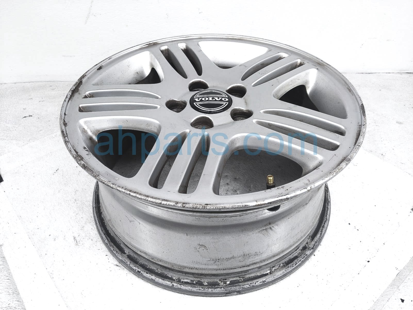 $95 Volvo 16 INCH WHEEL / RIM - NOTES