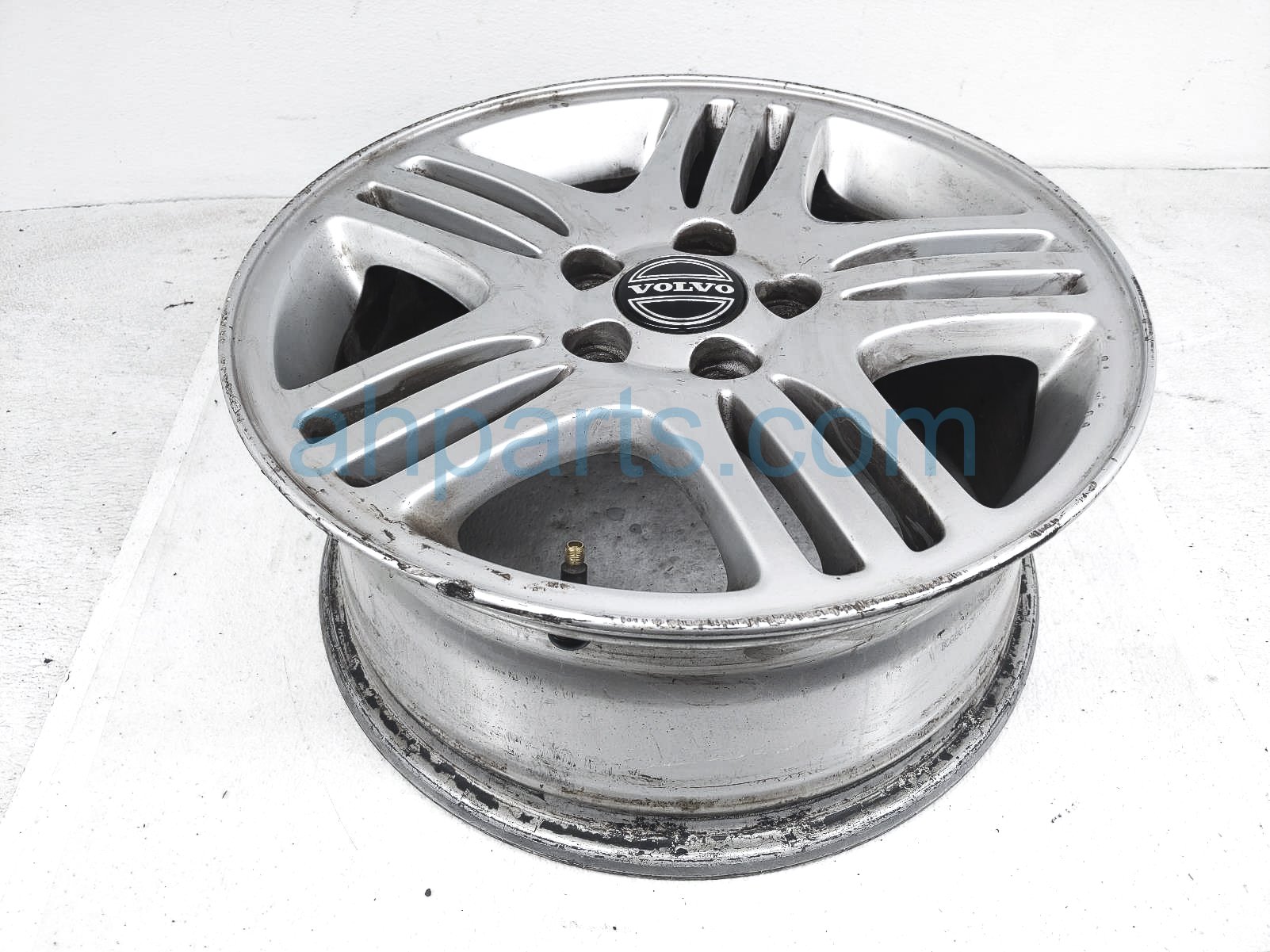 $70 Volvo 16 INCH WHEEL / RIM - NOTES