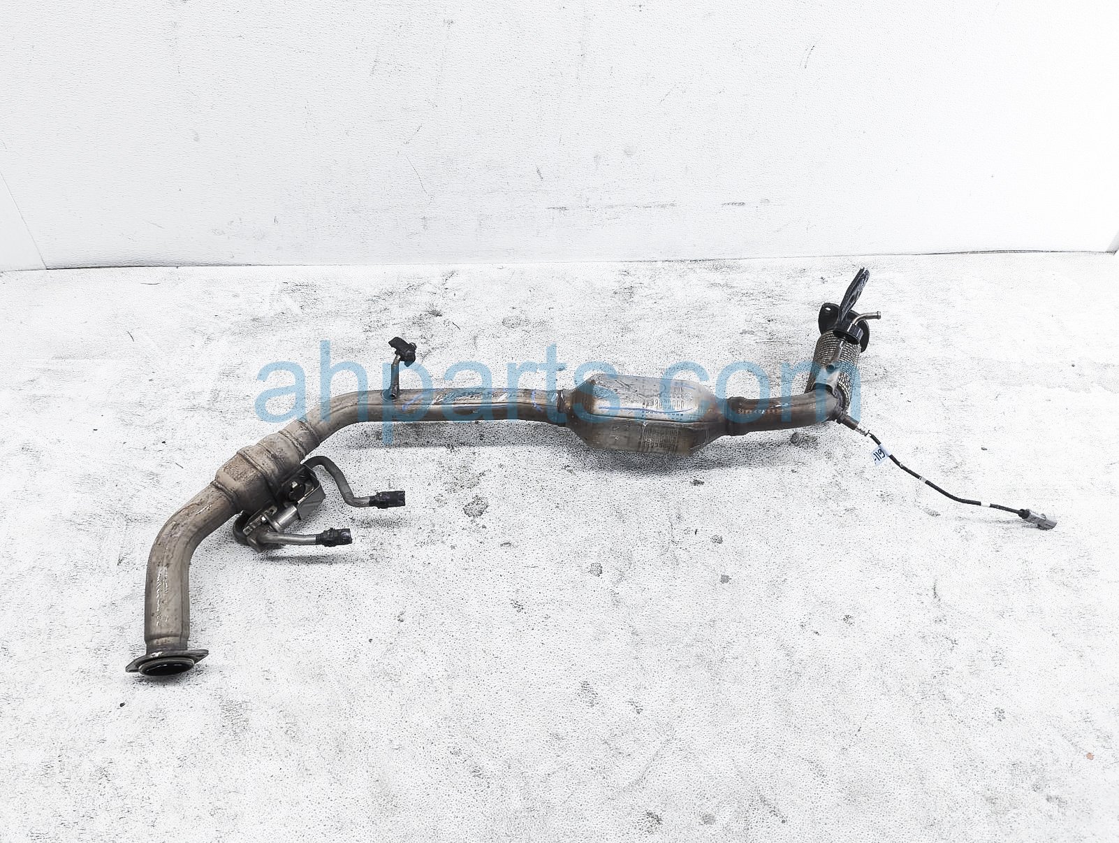 $600 Toyota FRONT EXHAUST PIPE W/ CONVERTER $600 Toyota FRONT EXHAUST PIPE W/ CONVERTER