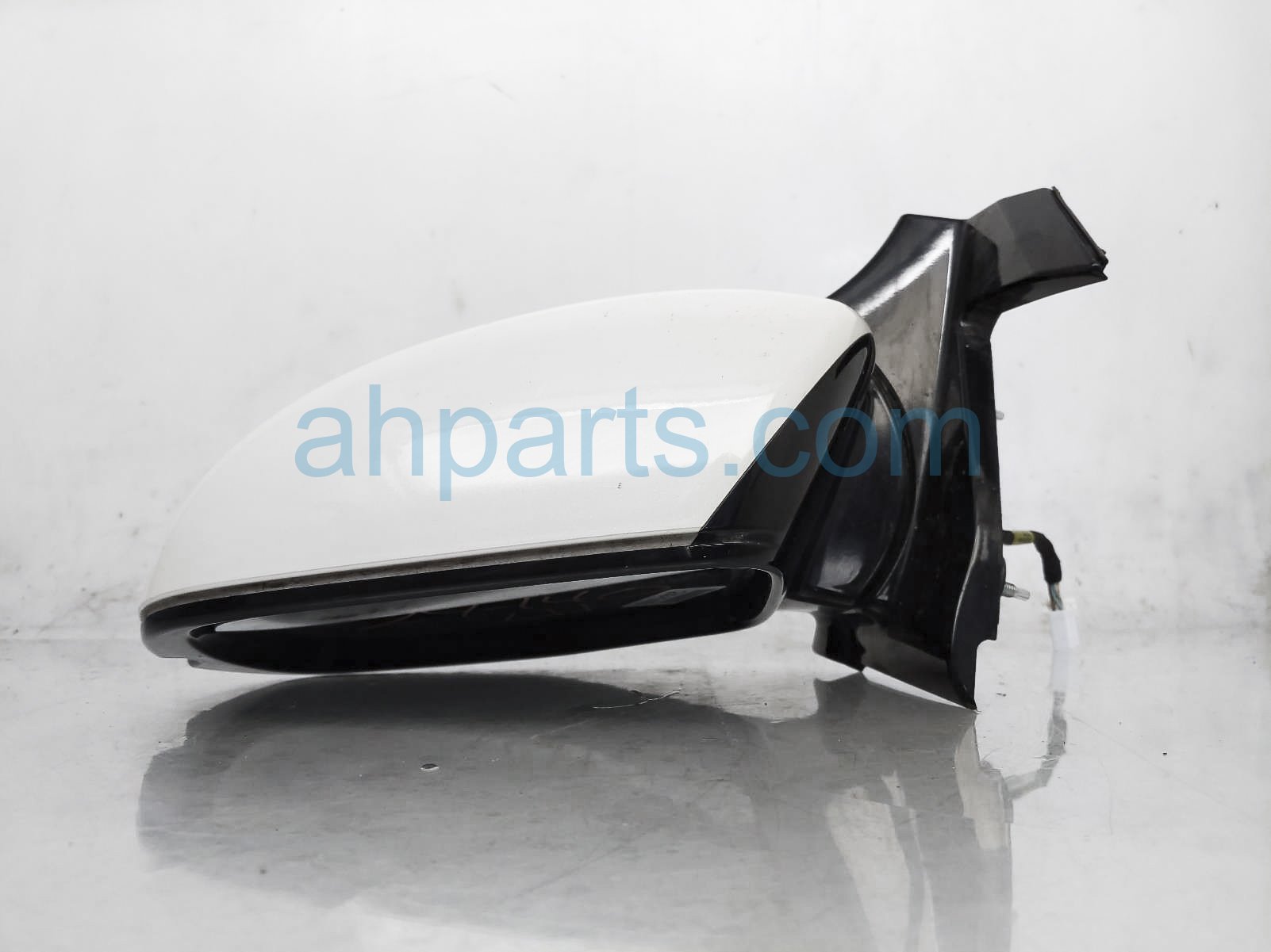 Sold 2019 Honda Pilot Rear Driver Side View Mirror - White 76250