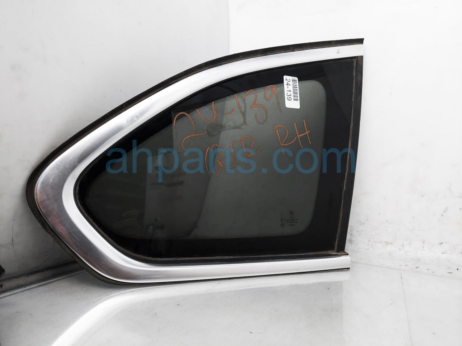$125 BMW RH QUARTER WINDOW GLASS $125 BMW RH QUARTER WINDOW GLASS