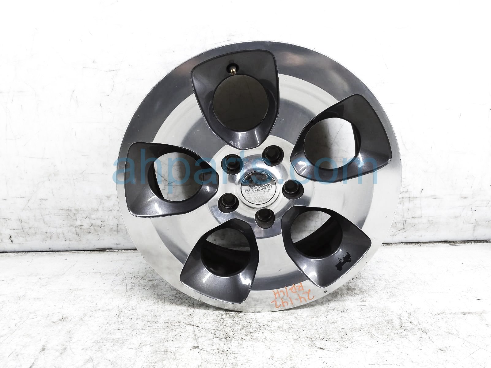 $100 Jeep RR/LH WHEEL / RIM $100 Jeep RR/LH WHEEL / RIM