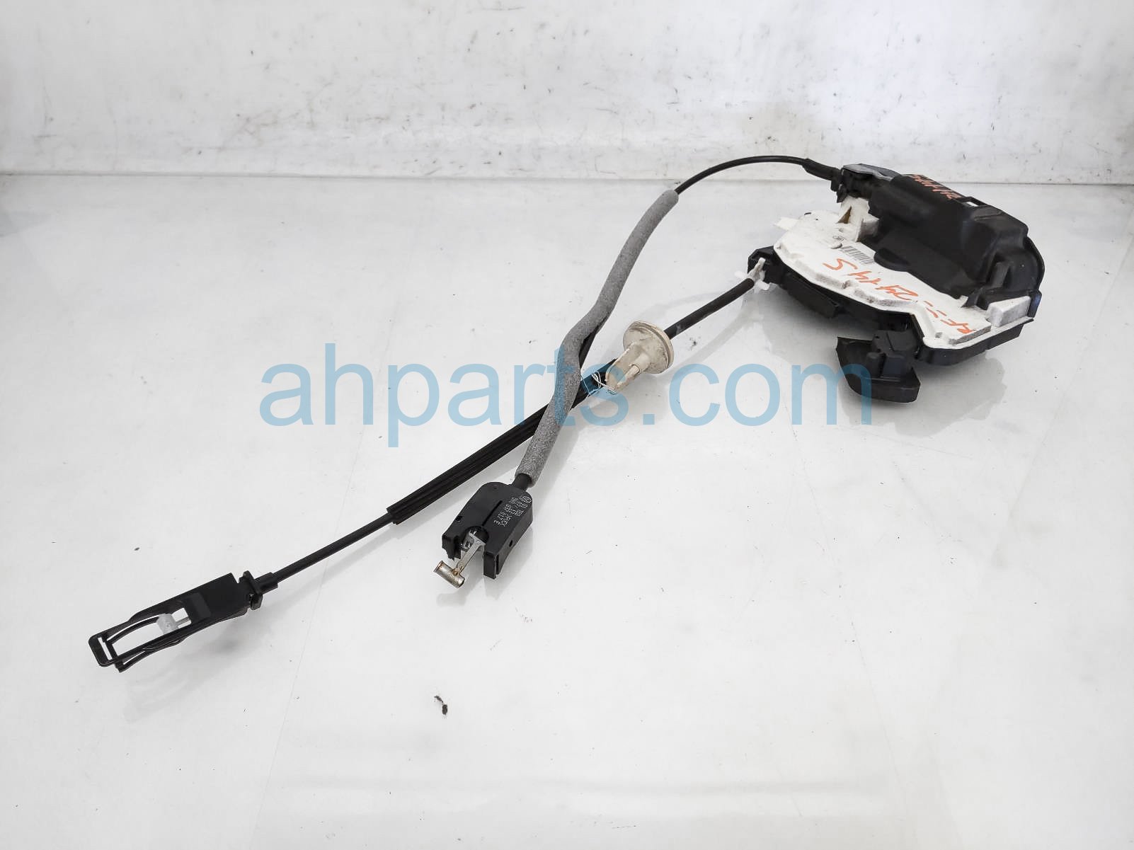 $50 Volkswagen FR/RH DOOR LOCK ACTUATOR $50 Volkswagen FR/RH DOOR LOCK ACTUATOR