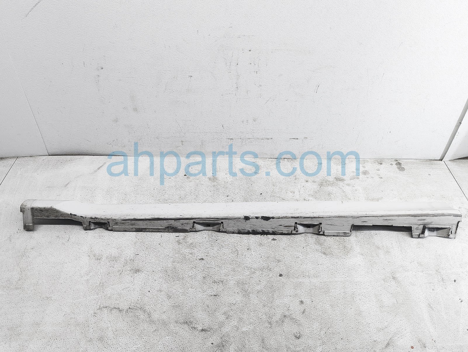 $100 Honda LH SIDE SKIRT / ROCKER PANEL - WHITE $100 Honda LH SIDE SKIRT / ROCKER PANEL - WHITE