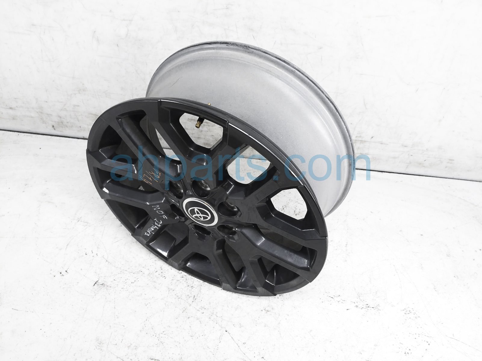 $195 Toyota FR/LH WHEEL RIM *
