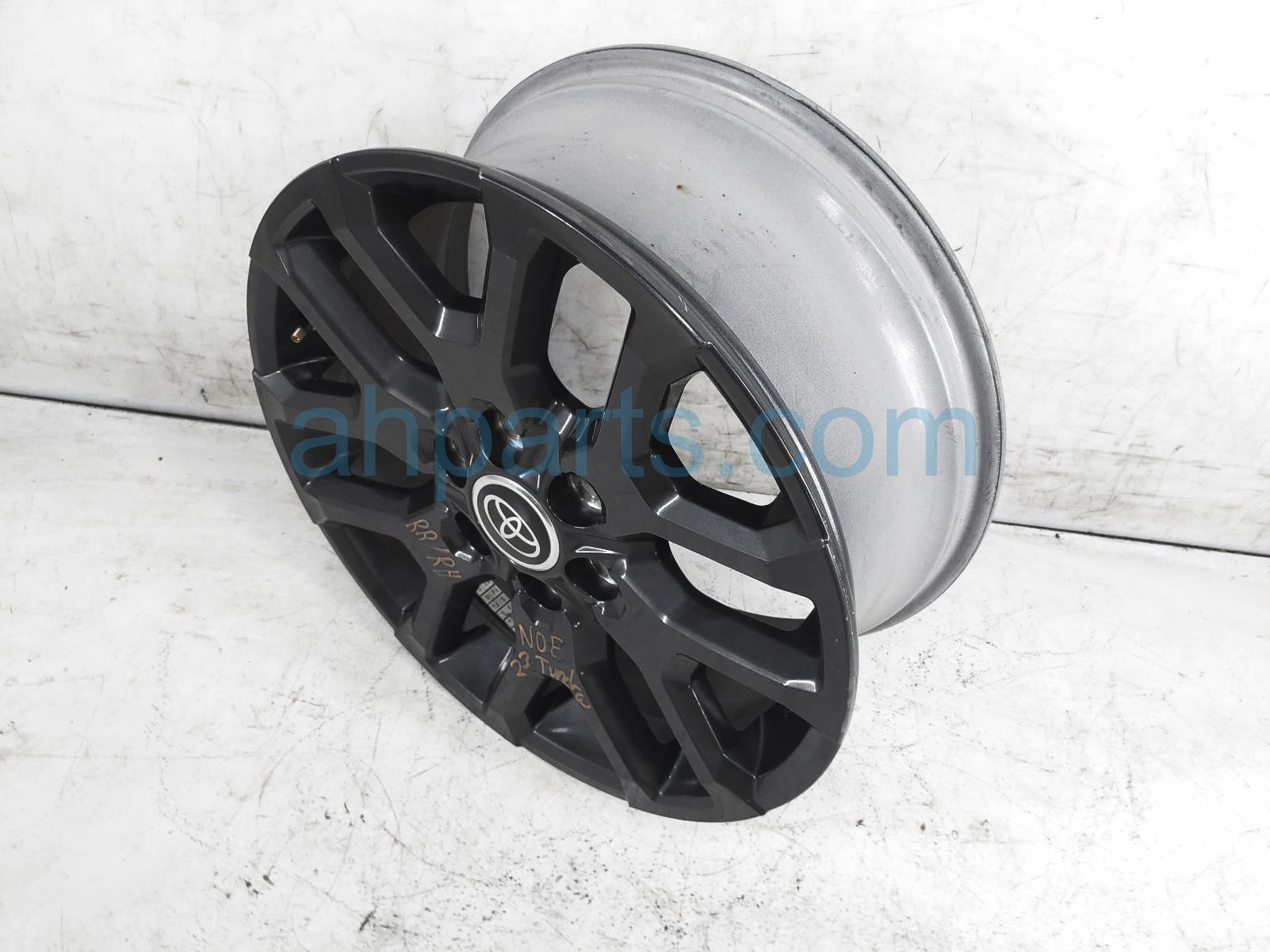 $195 Toyota RR/RH WHEEL RIM *