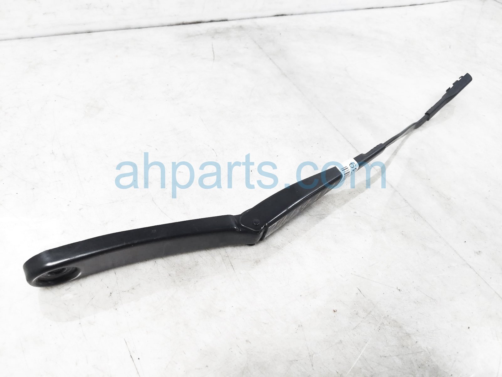 $35 BMW LH WINDSHIELD WIPER ARM $35 BMW LH WINDSHIELD WIPER ARM