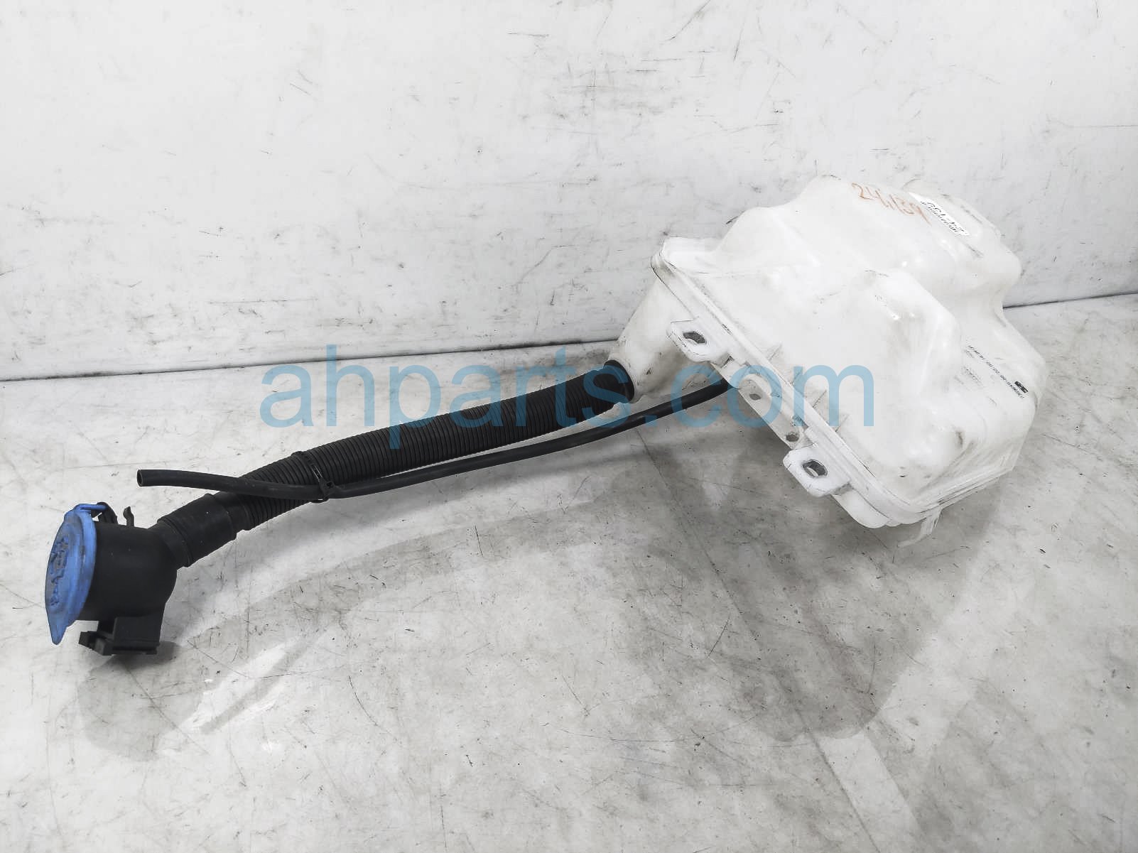 $75 BMW WINDSHIELD WASHER RESERVOIR TANK