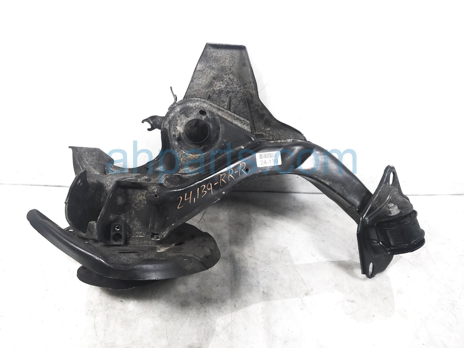 $125 BMW RR/RH TRAILING ARM + KNUCKLE W/HUB $125 BMW RR/RH TRAILING ARM + KNUCKLE W/HUB