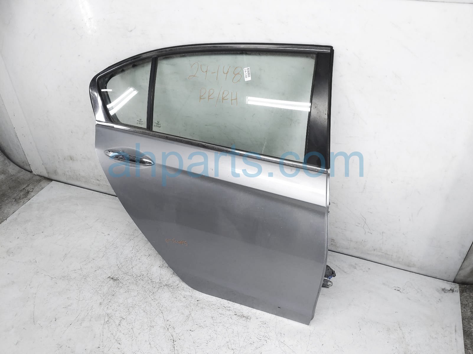 $445 Honda RR/RH DOOR - SILVER -NO INSIDE TRIM* $445 Honda RR/RH DOOR - SILVER -NO INSIDE TRIM*