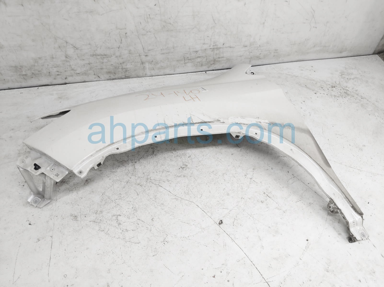 $250 Honda LH FENDER - WHITE