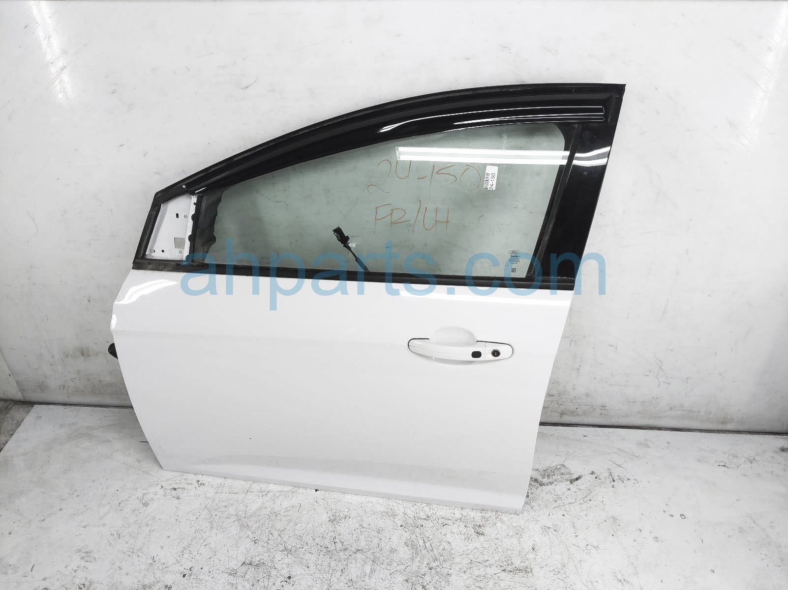 $400 Ford FR/LH DOOR - WHITE - NO MIRROR/TRIM $400 Ford FR/LH DOOR - WHITE - NO MIRROR/TRIM