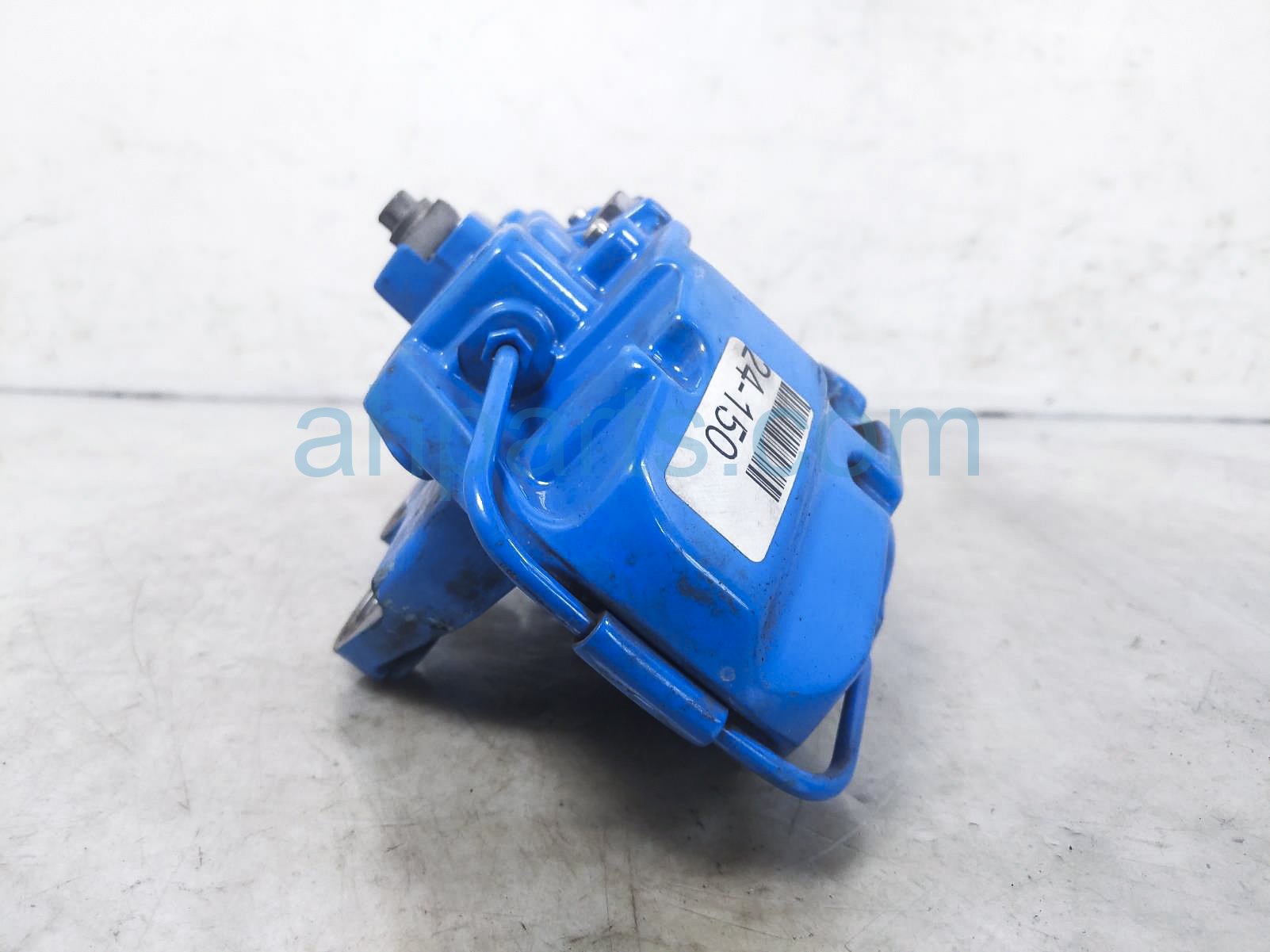 thumbnail image 2 of Ford Focus RS Front Right Brake Caliper – Genuine OEM Brembo (2016-2018) Passenger Side, Blue 2 of 4