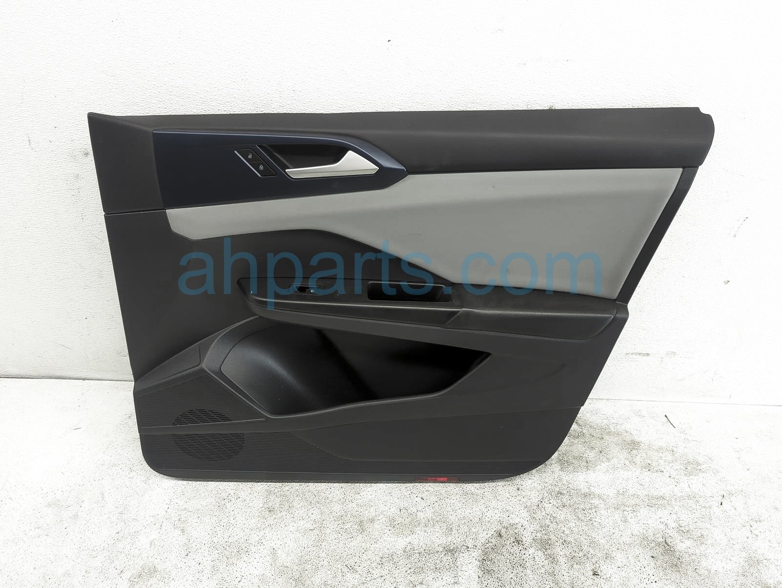 $150 Volkswagen FR/RH INTERIOR DOOR PANEL - GREY $150 Volkswagen FR/RH INTERIOR DOOR PANEL - GREY