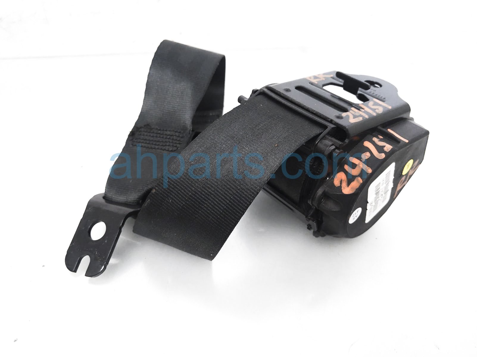 $60 Volkswagen 2ND ROW RH SEAT BELT - BLACK $60 Volkswagen 2ND ROW RH SEAT BELT - BLACK