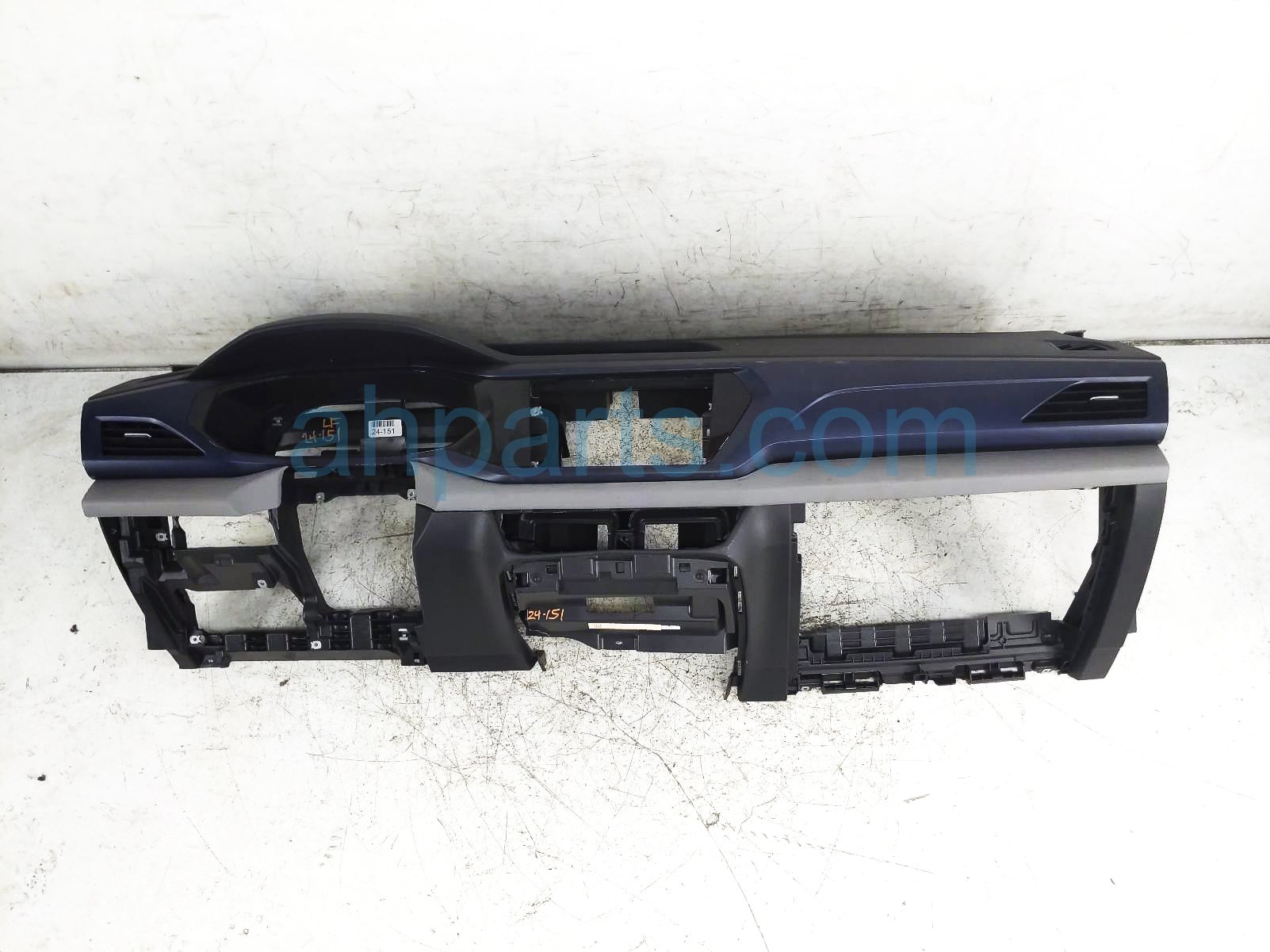 $499 Volkswagen DASHBOARD W/ AIRBAG - SE $499 Volkswagen DASHBOARD W/ AIRBAG - SE