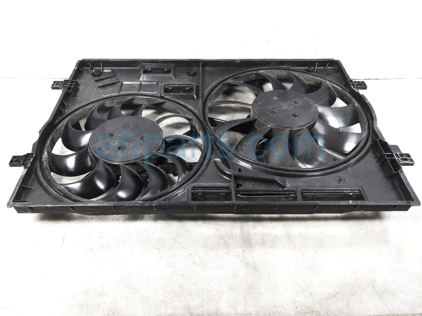 $290 Volkswagen RADIATOR FAN ASSEMBLY