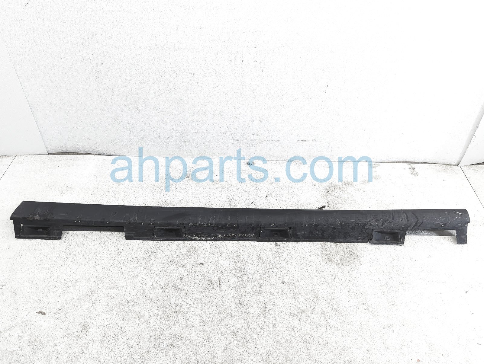 $120 Honda RH SIDE SKIRT / MOLDING - BLACK