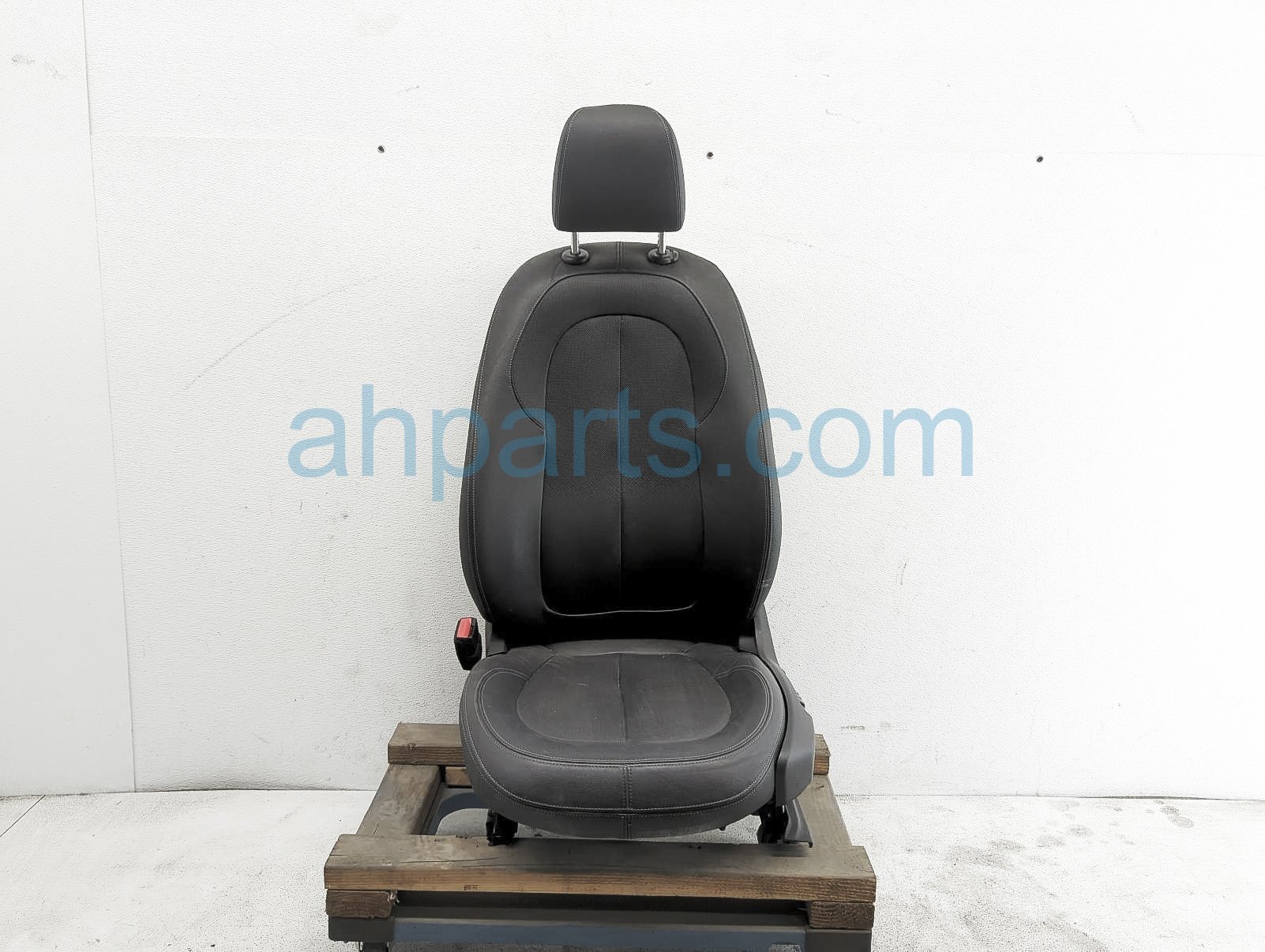 $350 BMW FR/LH SEAT W/ AIRBAG - BLK LTHR $350 BMW FR/LH SEAT W/ AIRBAG - BLK LTHR