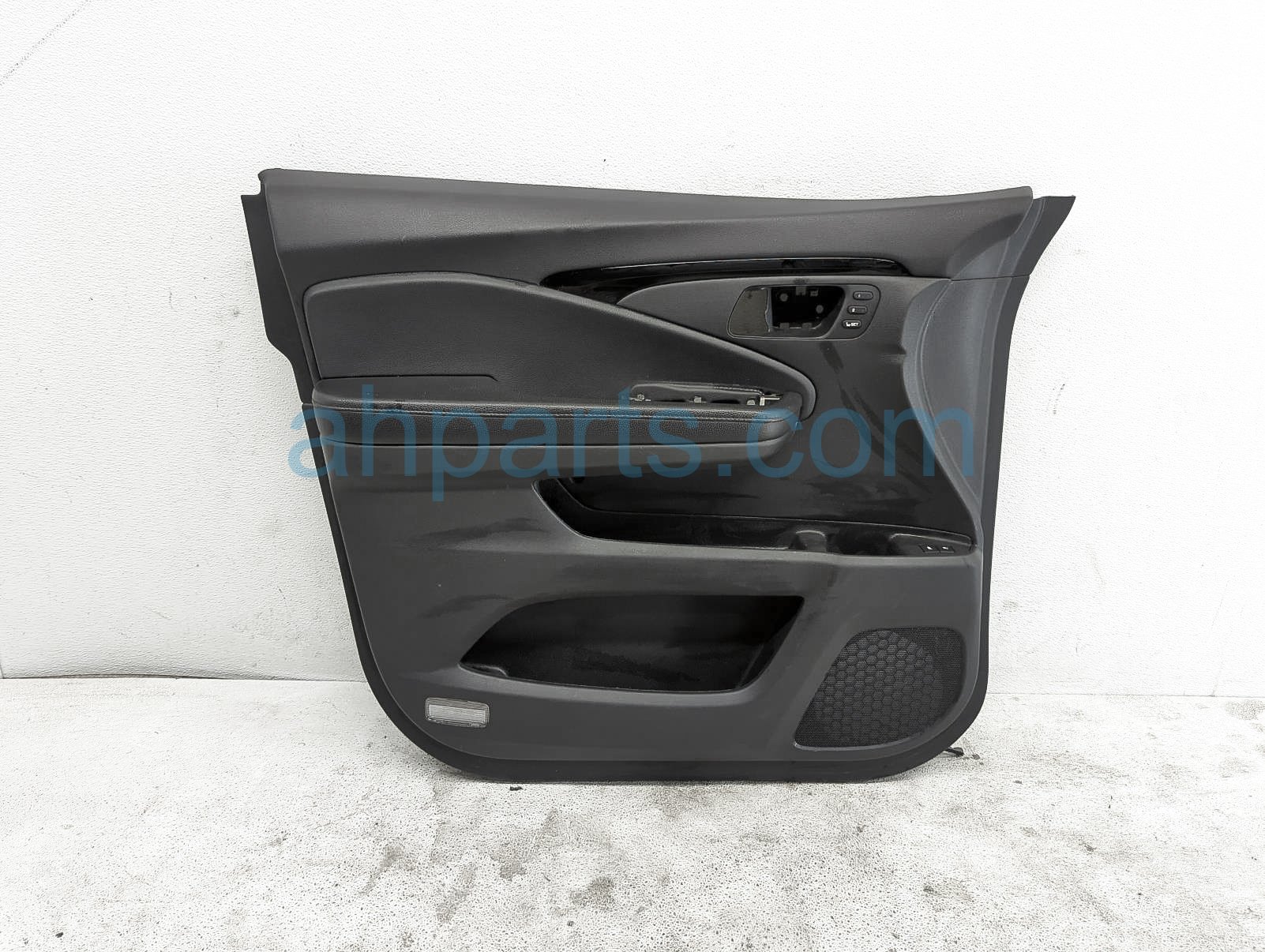 $125 Honda FR/LH INTERIOR DOOR PANEL - BLACK*