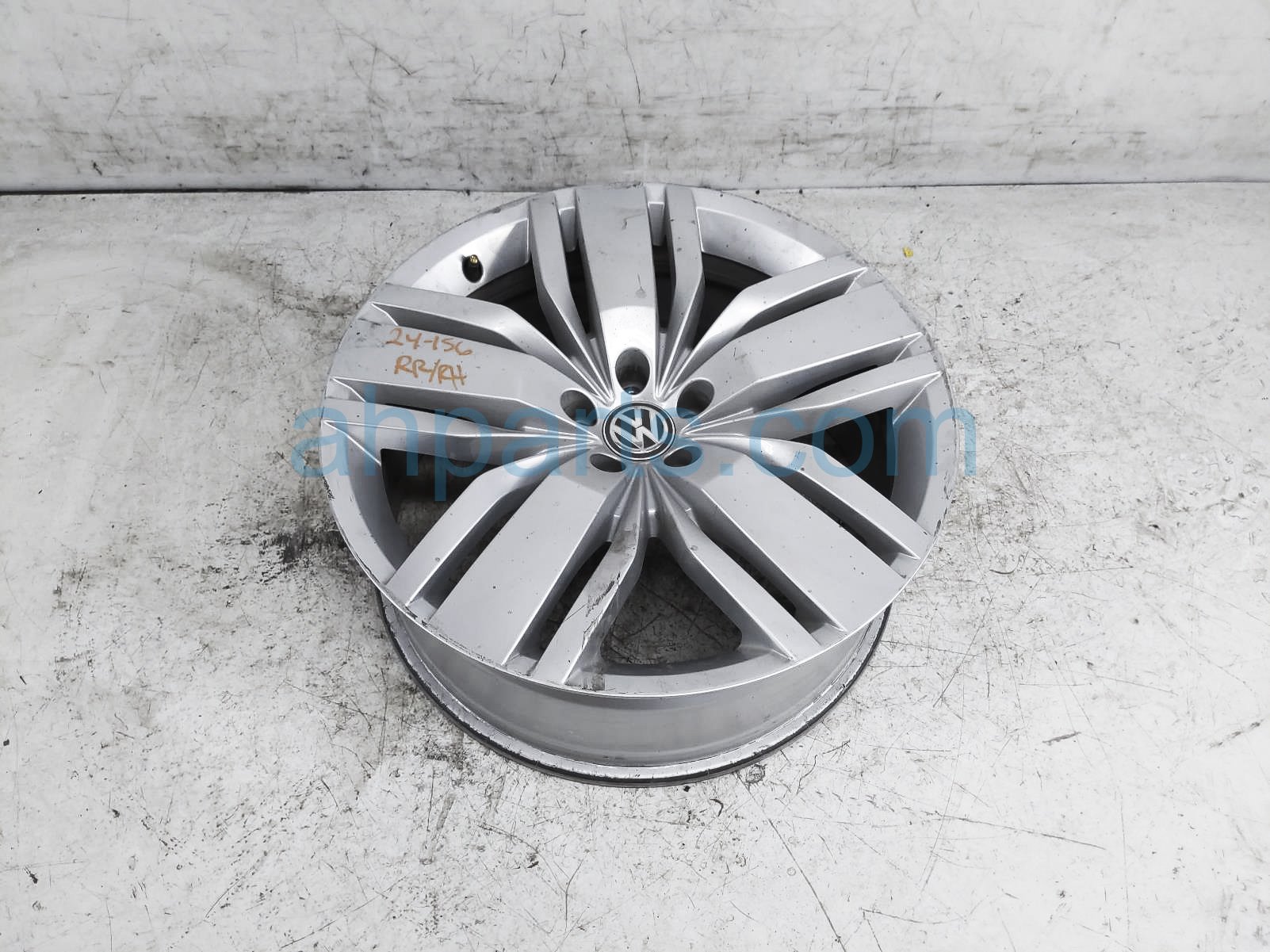 $125 Volkswagen RR/RH WHEEL / RIM $125 Volkswagen RR/RH WHEEL / RIM