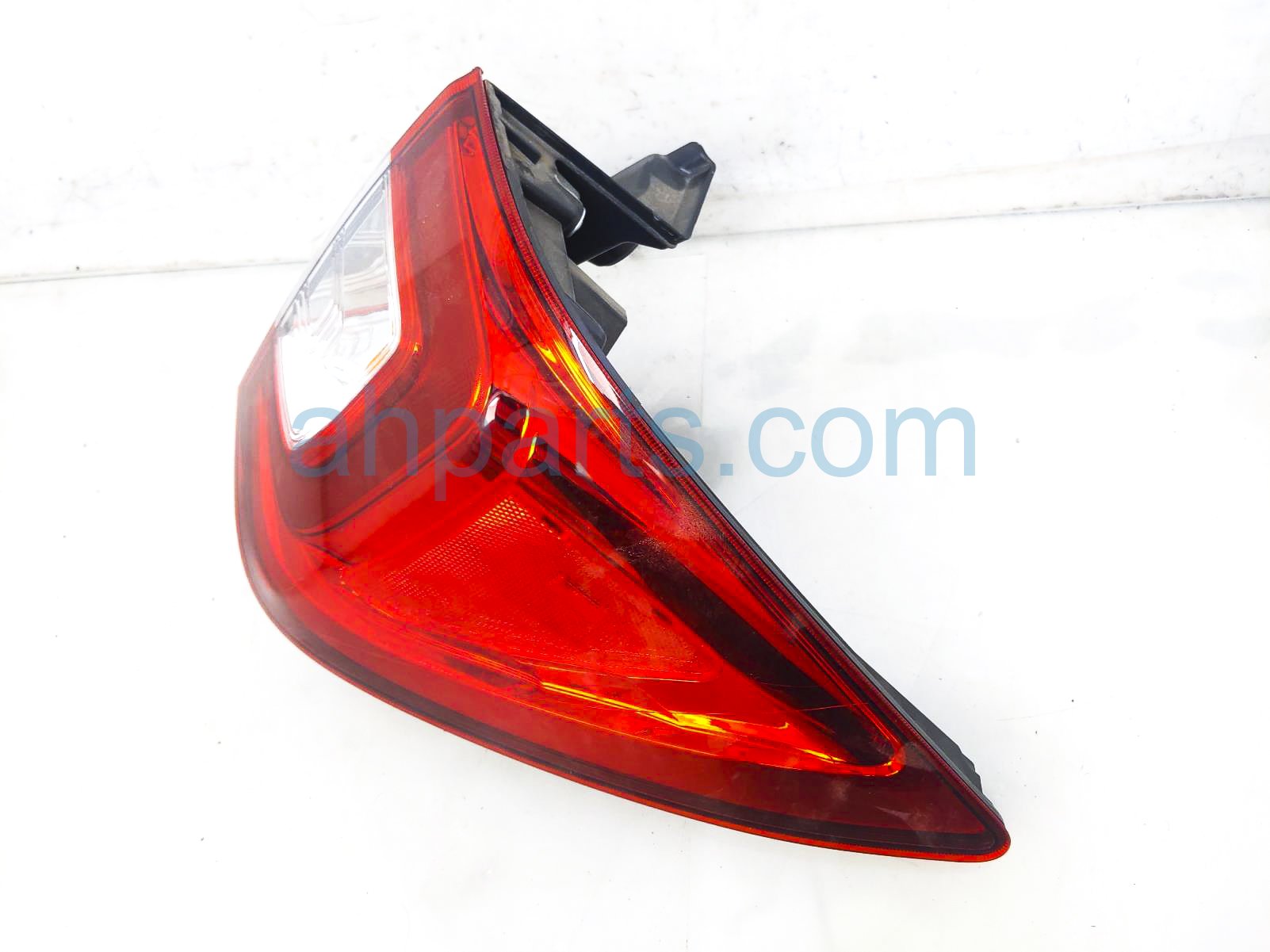 $195 Honda RH TAIL LAMP (ON BODY) *