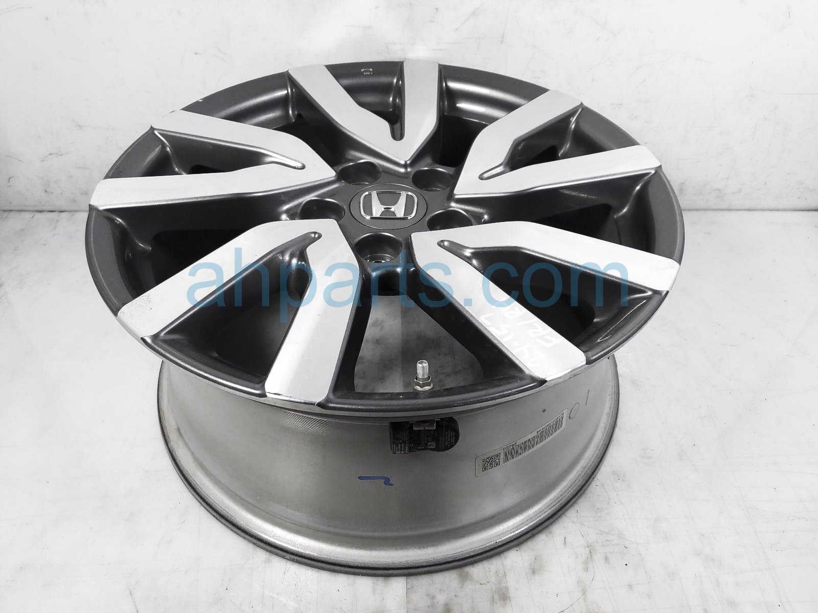 $125 Honda FR/RH WHEEL / RIM $125 Honda FR/RH WHEEL / RIM