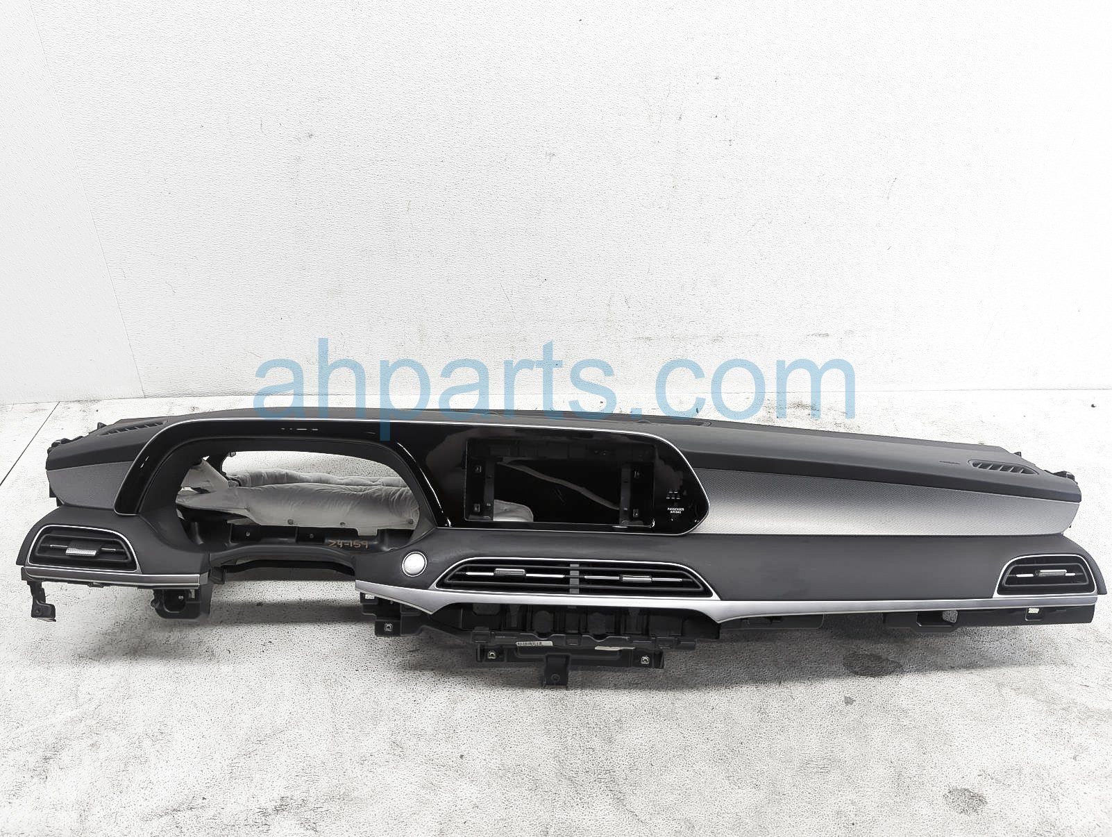 $950 Hyundai DASHBOARD W/ AIRBAG $950 Hyundai DASHBOARD W/ AIRBAG