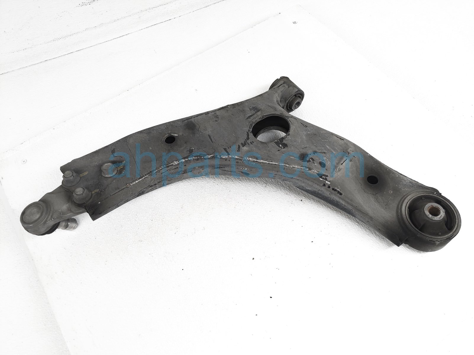 $145 Hyundai FR/RH LOWER CONTROL ARM