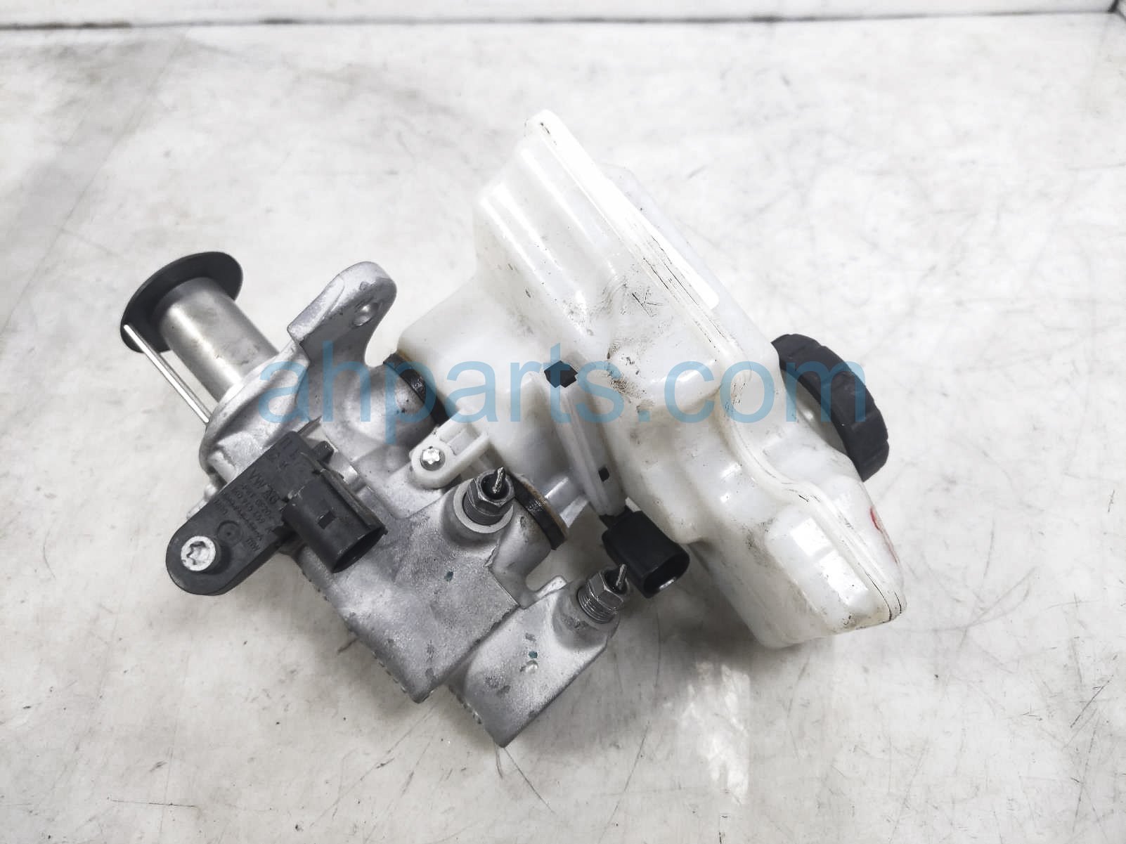 $45 Volkswagen MASTER CYLINDER W/RESERVOIR - 2.0T $45 Volkswagen MASTER CYLINDER W/RESERVOIR - 2.0T