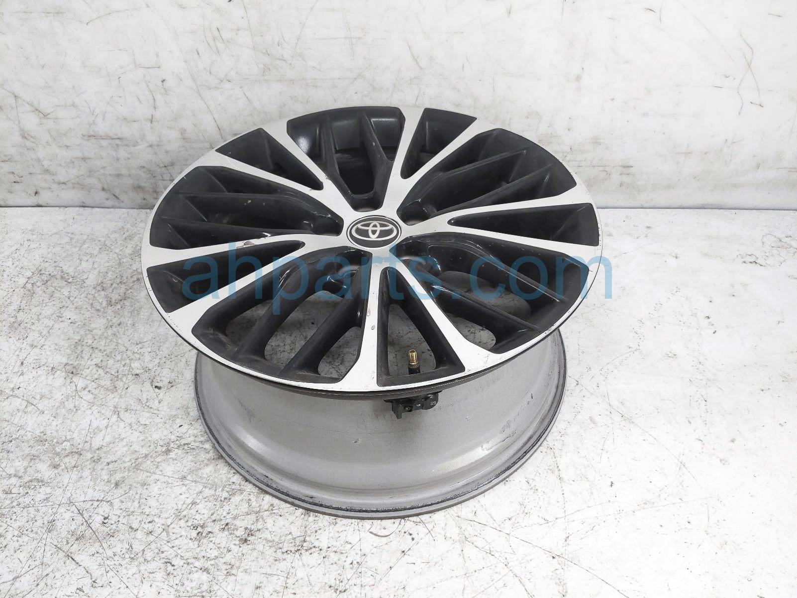 $179 Toyota RR/LH WHEEL / RIM - 18X8