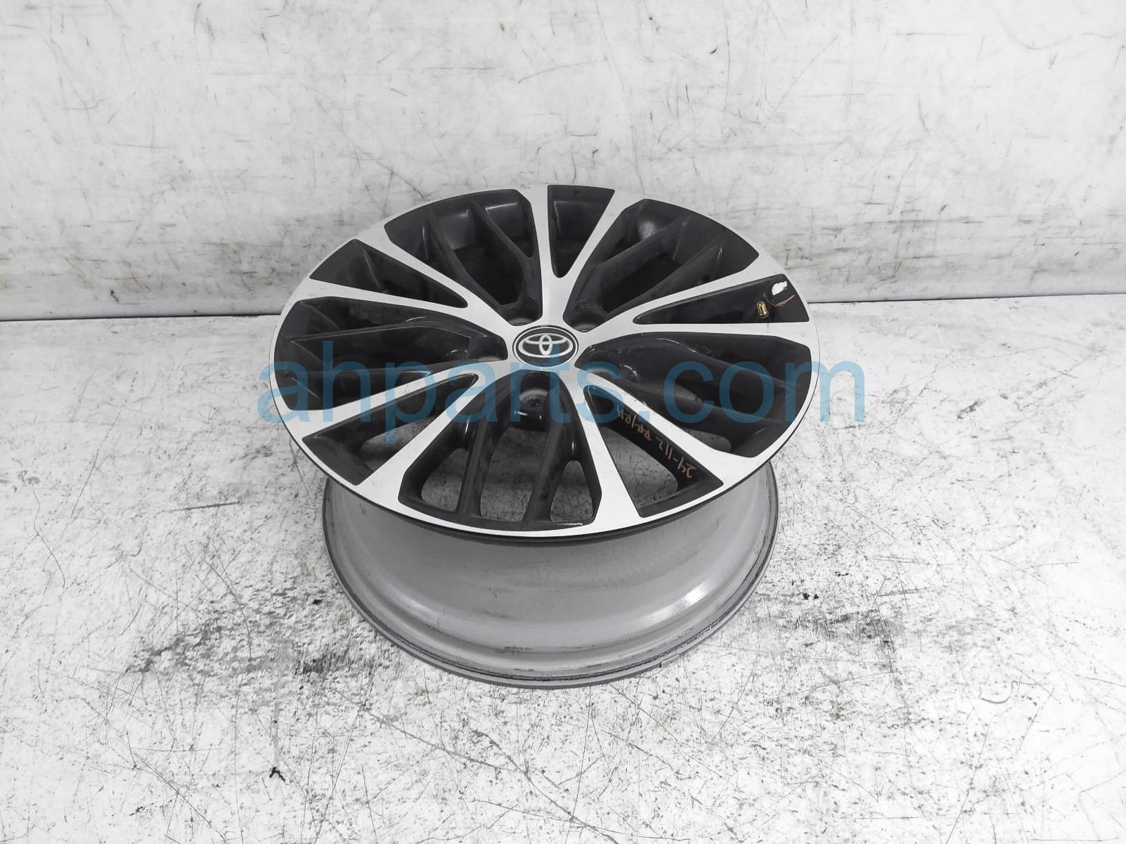 $179 Toyota RR/RH WHEEL / RIM - 18X8