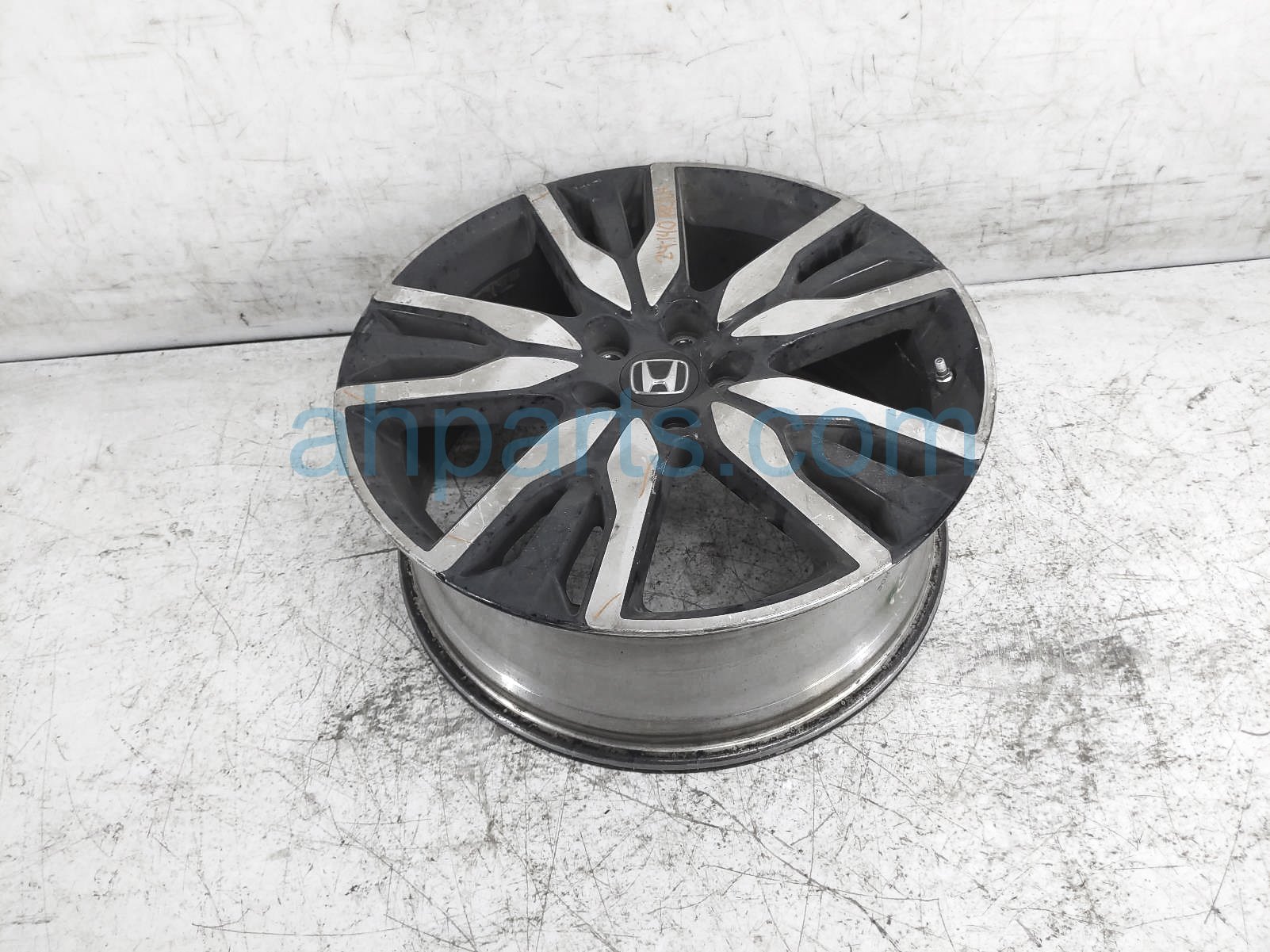 $225 Honda RR/LH WHEEL / RIM