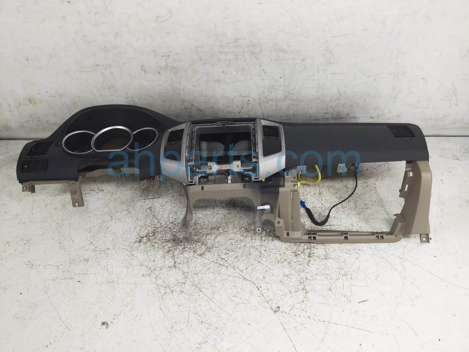 $350 Toyota DASHBOARD W/ AIRBAG - BLACK/BEIGE $350 Toyota DASHBOARD W/ AIRBAG - BLACK/BEIGE