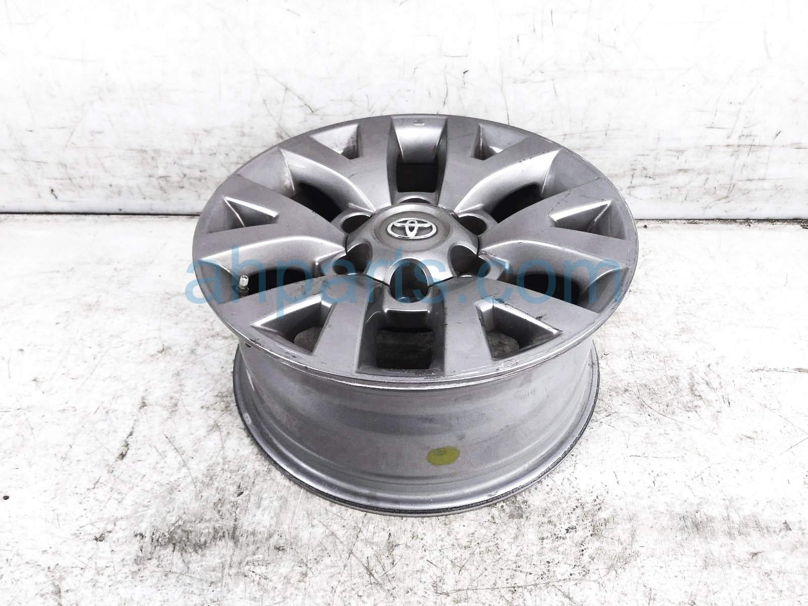 $125 Toyota RR/RH WHEEL / RIM $125 Toyota RR/RH WHEEL / RIM