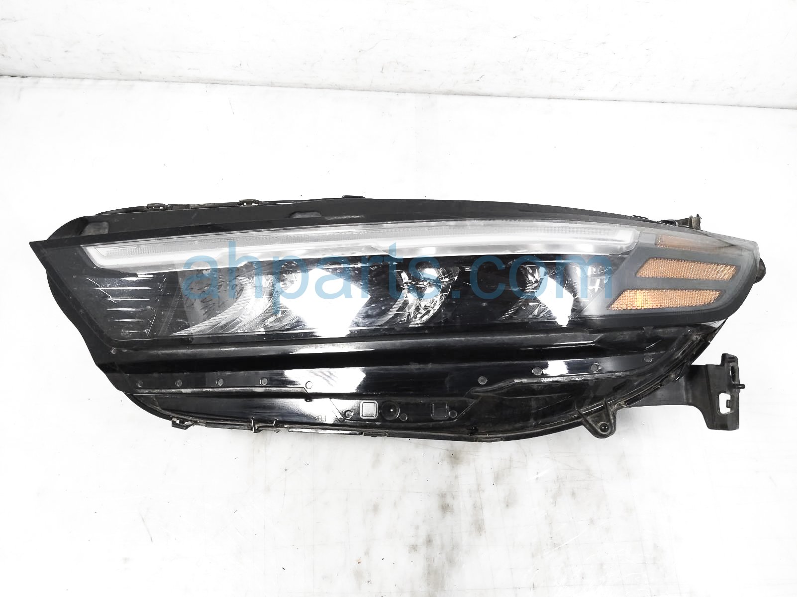 $245 Honda LH HEADLAMP / LIGHT