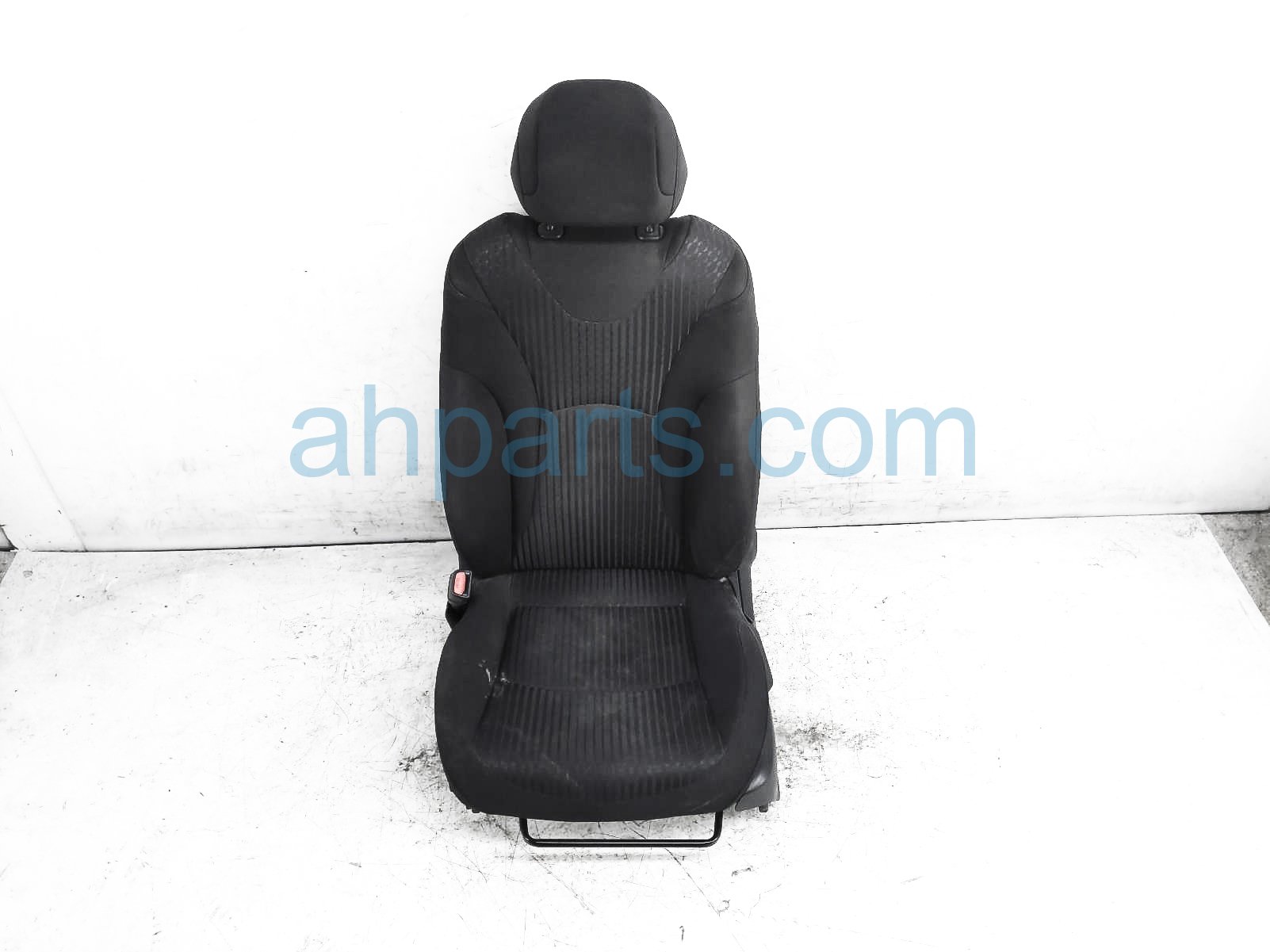 $200 Toyota FR/LH SEAT - BLACK - W/ AIRBAG *