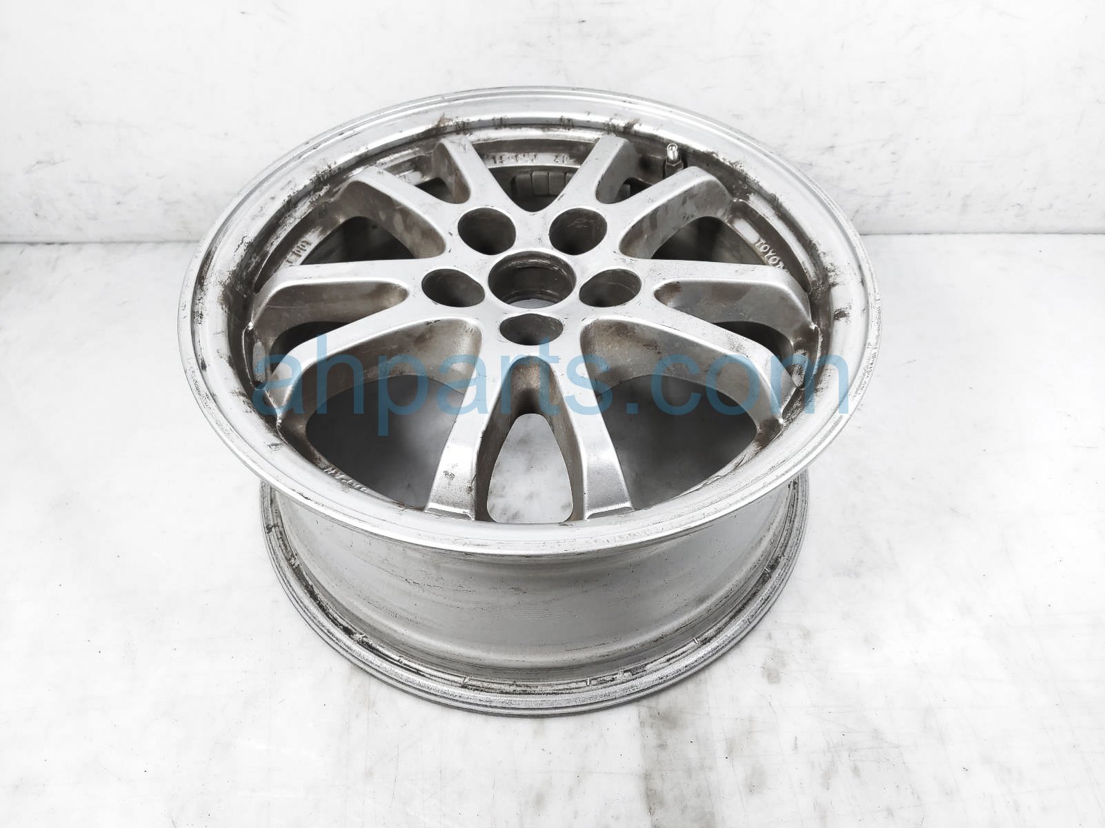 $100 Toyota RR/LH WHEEL / RIM