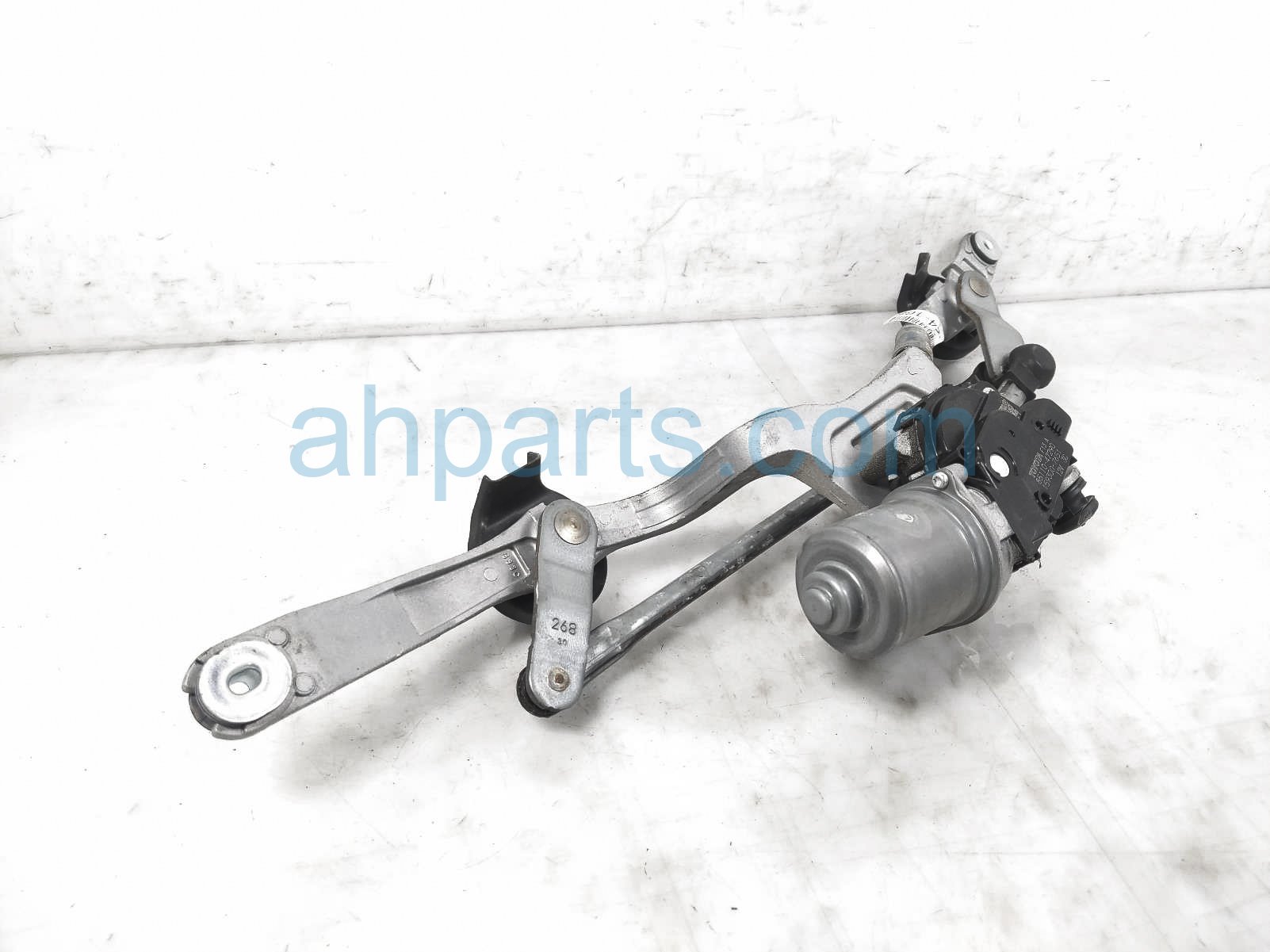 $49 Toyota FRONT WINDSHIELD WIPER MOTOR ASSY