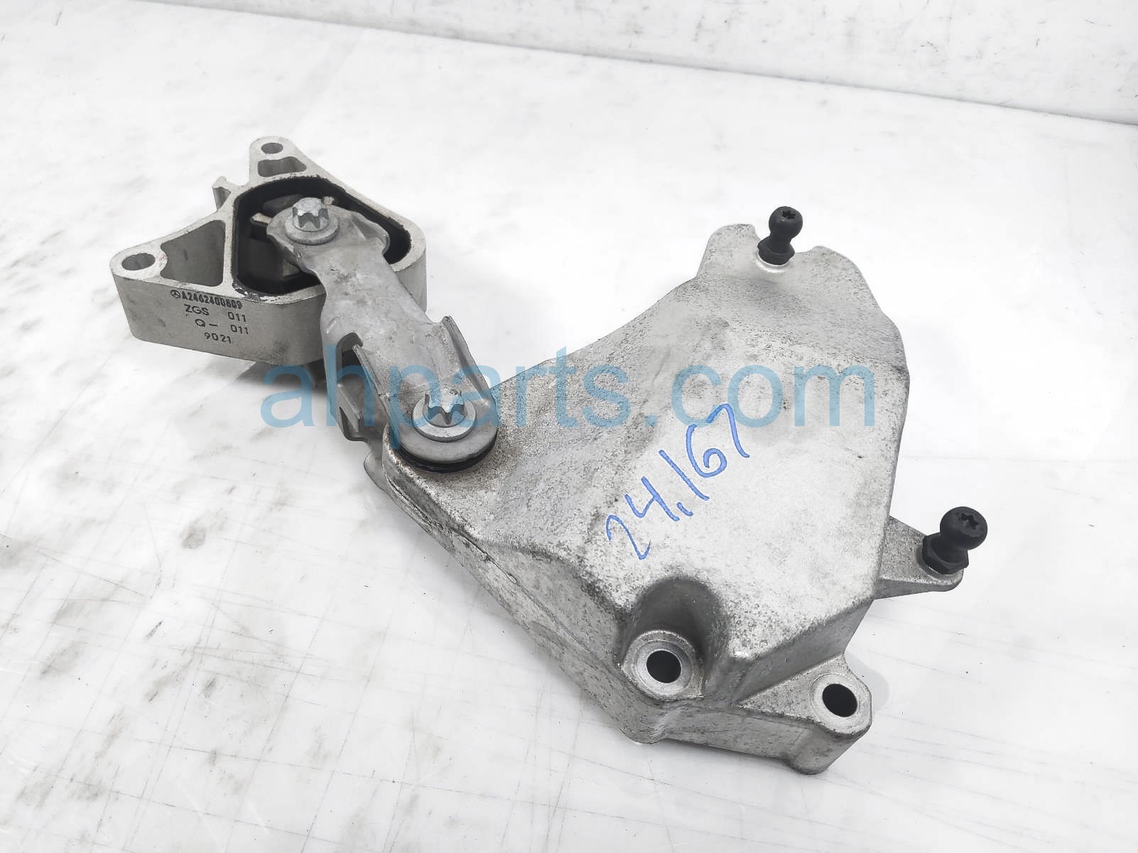 $50 Mercedes UPPER SUPPORT ENGINE MOUNT - 2.0T $50 Mercedes UPPER SUPPORT ENGINE MOUNT - 2.0T