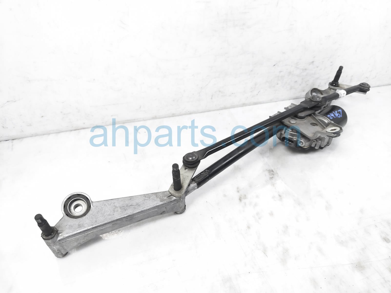 $70 Mercedes WINDSHIELD WIPER MOTOR W/ARM ASSY $70 Mercedes WINDSHIELD WIPER MOTOR W/ARM ASSY