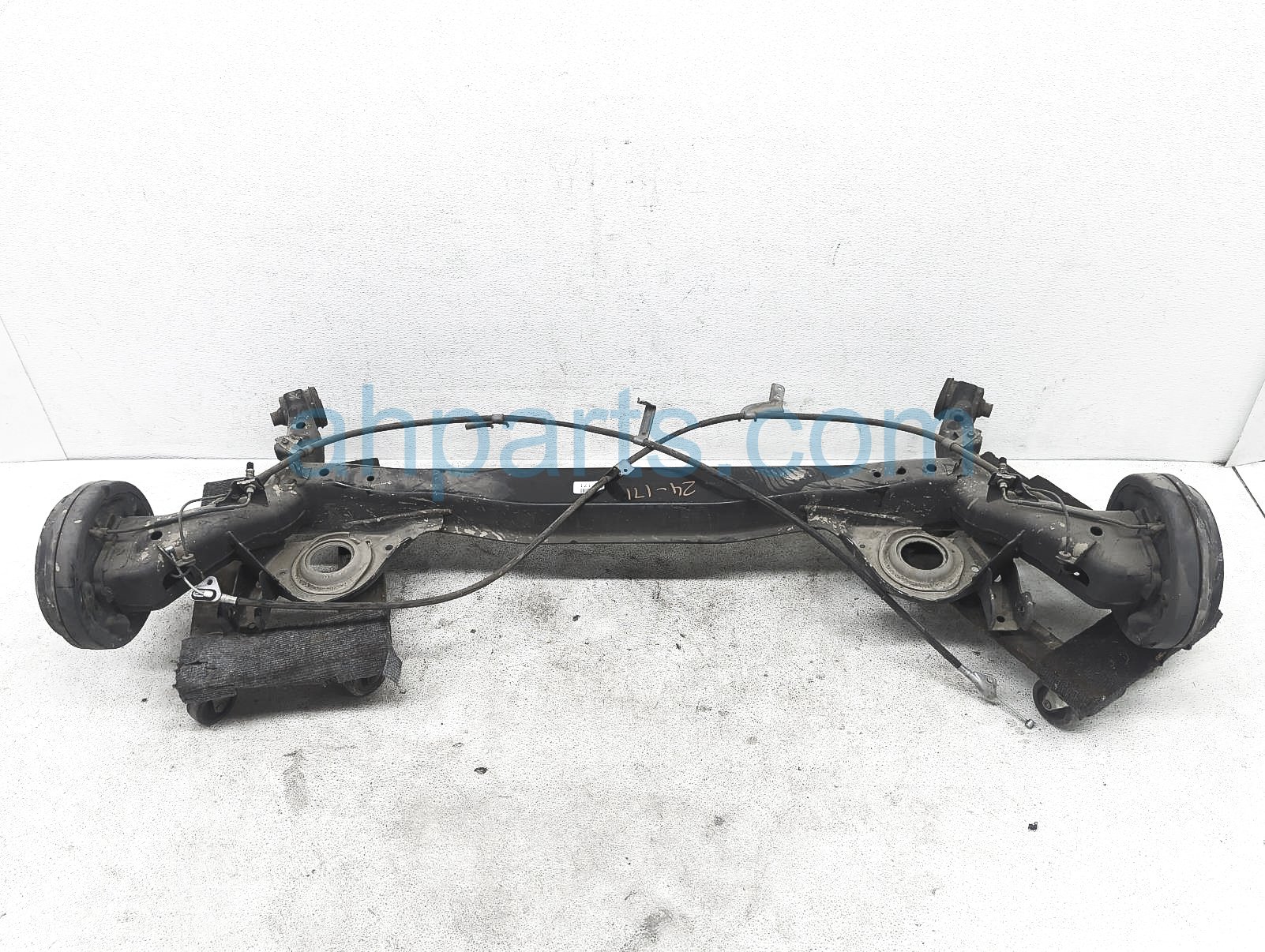 $450 Nissan REAR LOADED AXLE TORSION BEAM