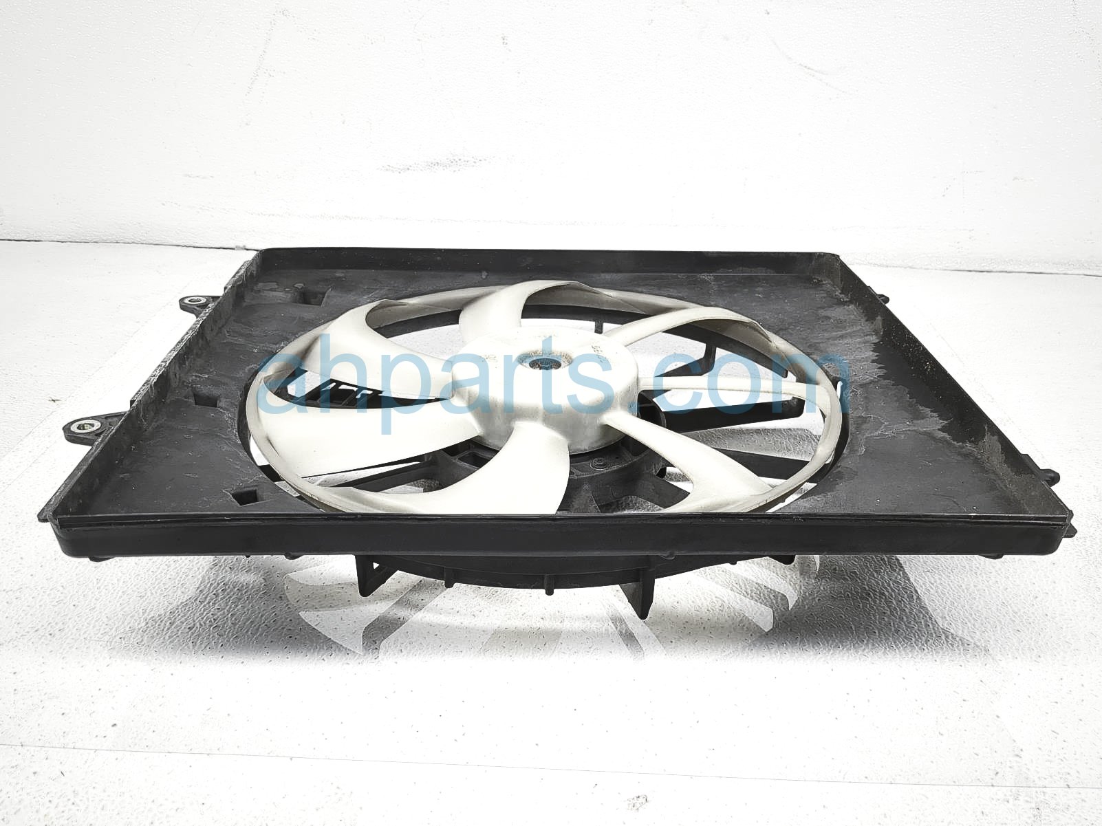 Evan-Fischer A/C Condenser Fan Assembly – Right Side, Single Fan – Fits 2015-2020 Honda Fit