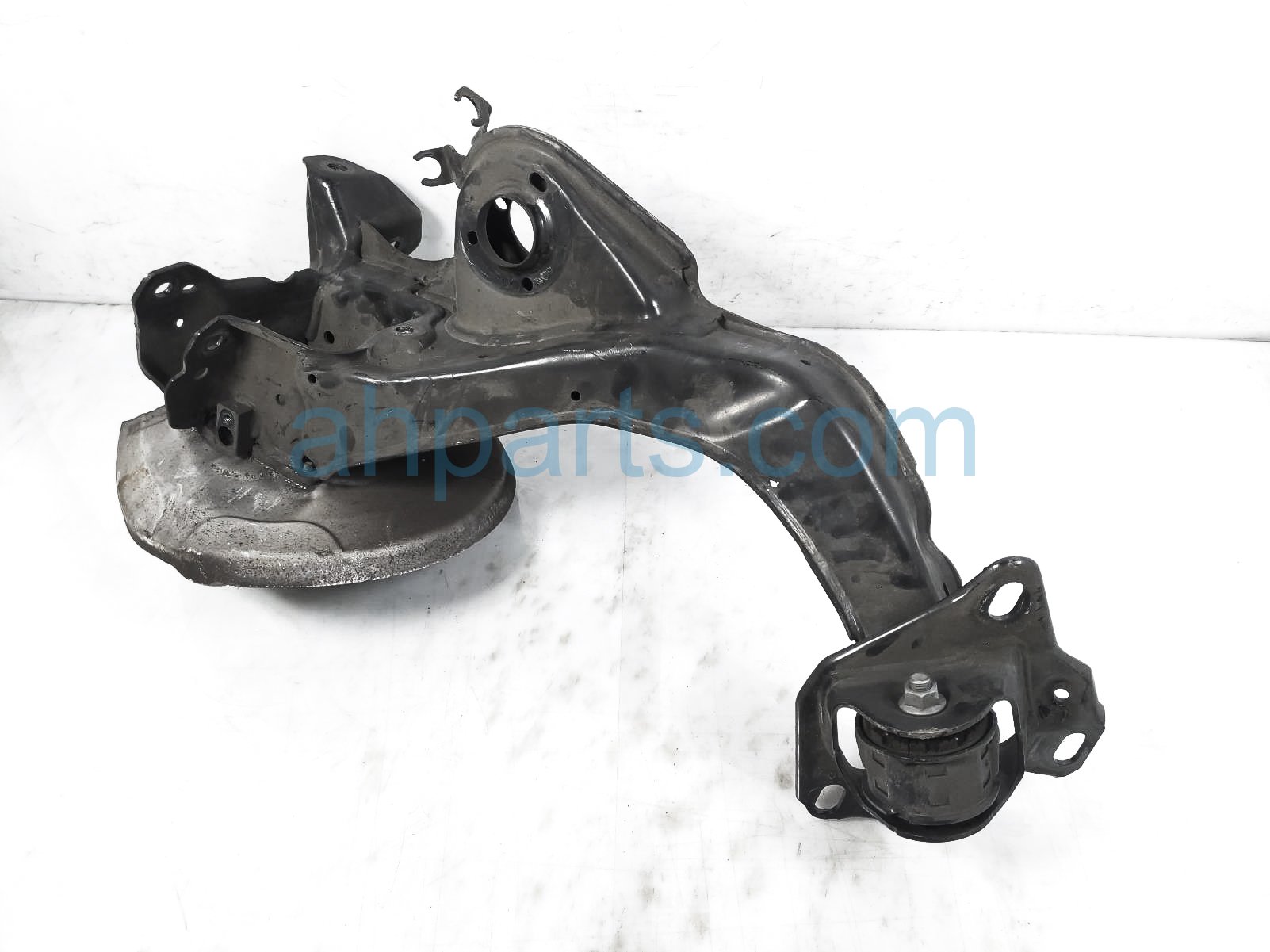 $150 BMW RR/RH LOWER ARM + SPINDLE KNUCKLE