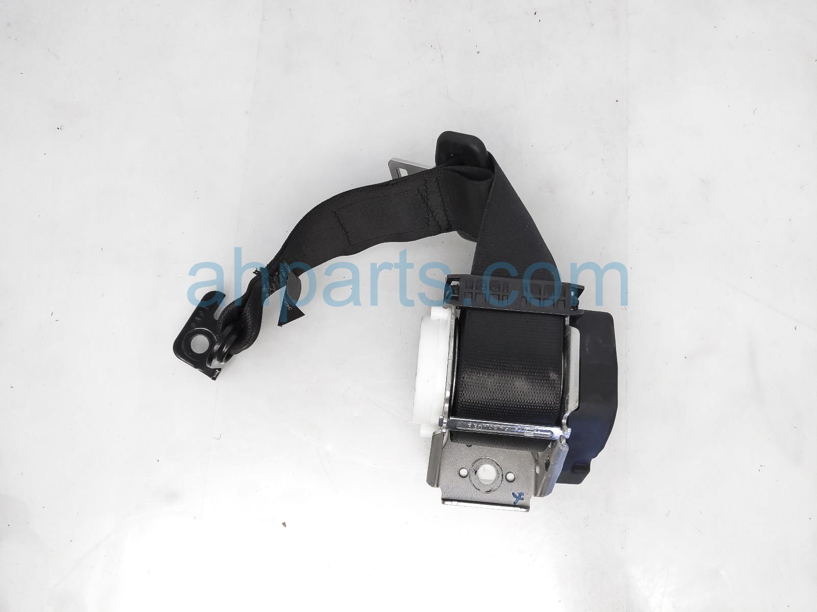 $60 BMW 2ND ROW RH SEAT BELT - BLACK $60 BMW 2ND ROW RH SEAT BELT - BLACK