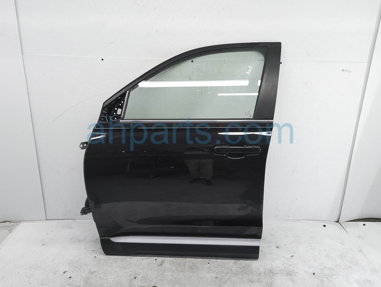 $1699 Honda FR/LH DOOR - BLACK - NO MIRROR/TRIM